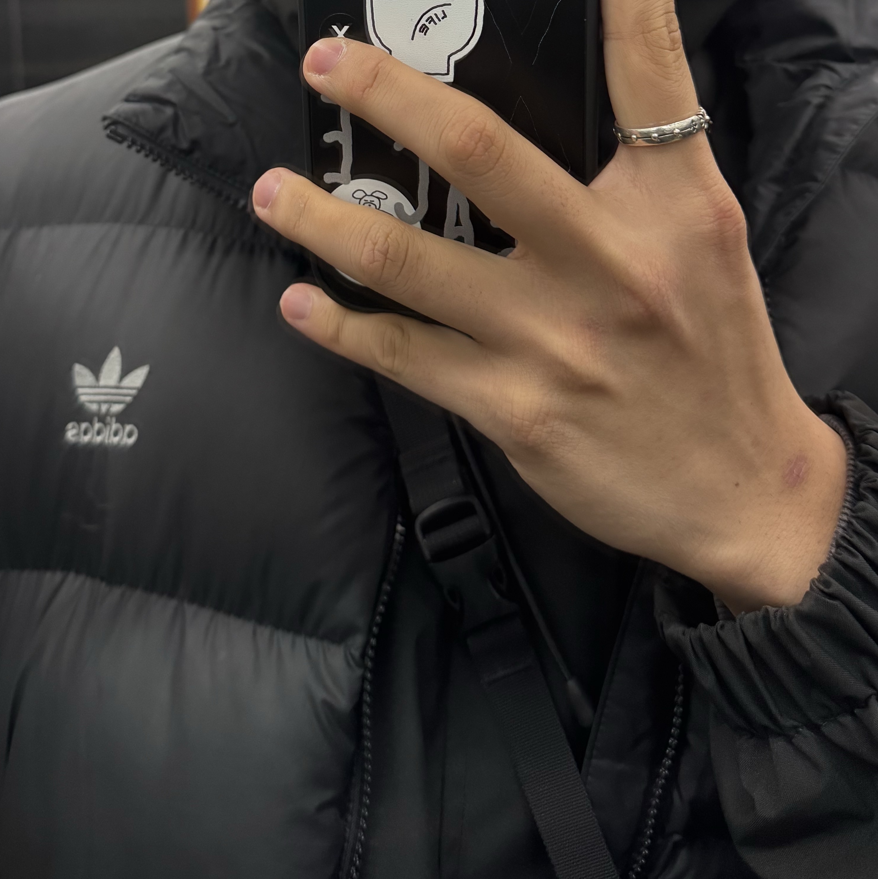 Adidas Tonal Puffer Vest Black - KR Sizing 착용 스타일 - 2