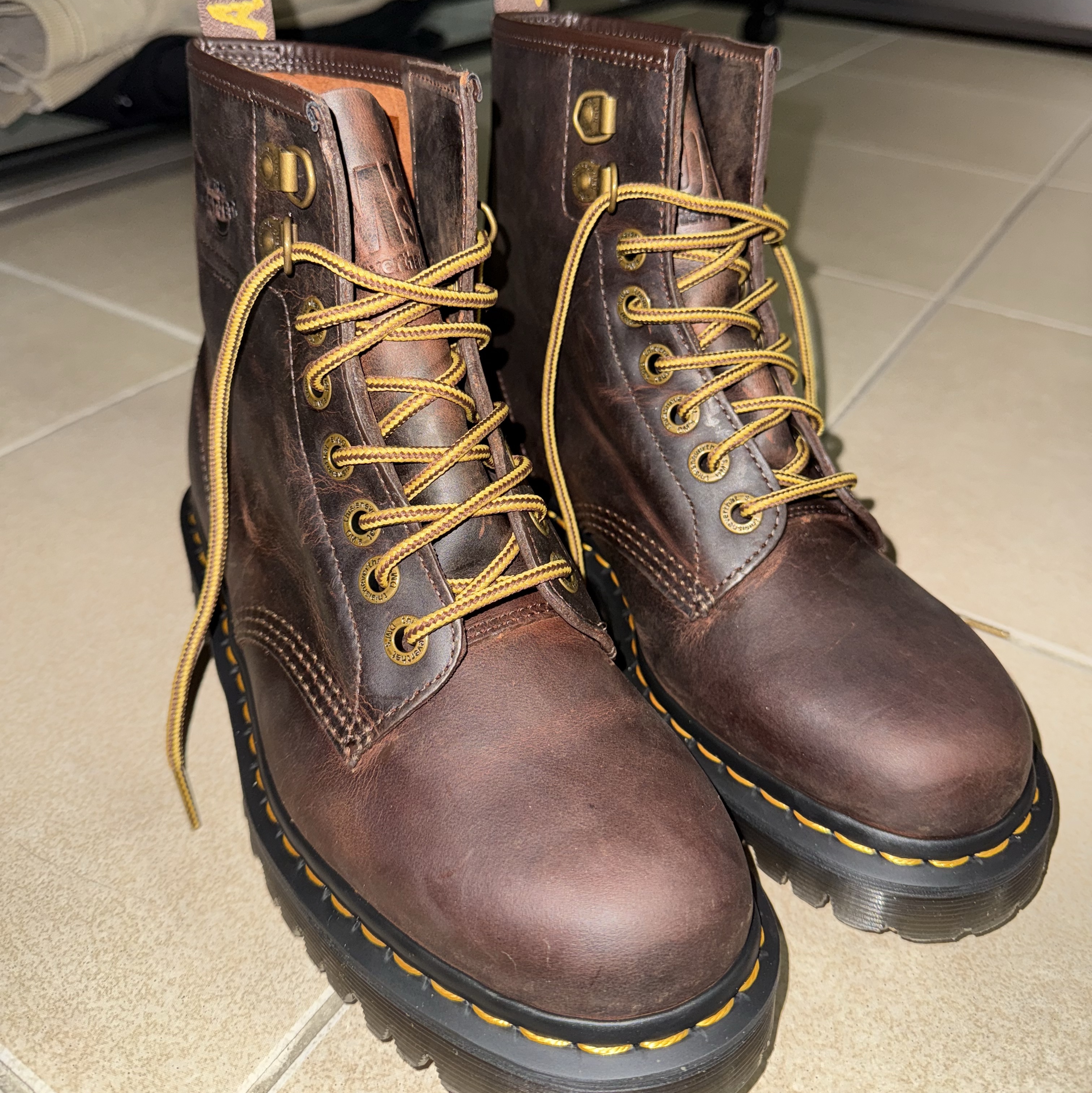 Dr. Martens x Thisisneverthat 1460 Waxed Full Grain Brown 착용 스타일 - 2