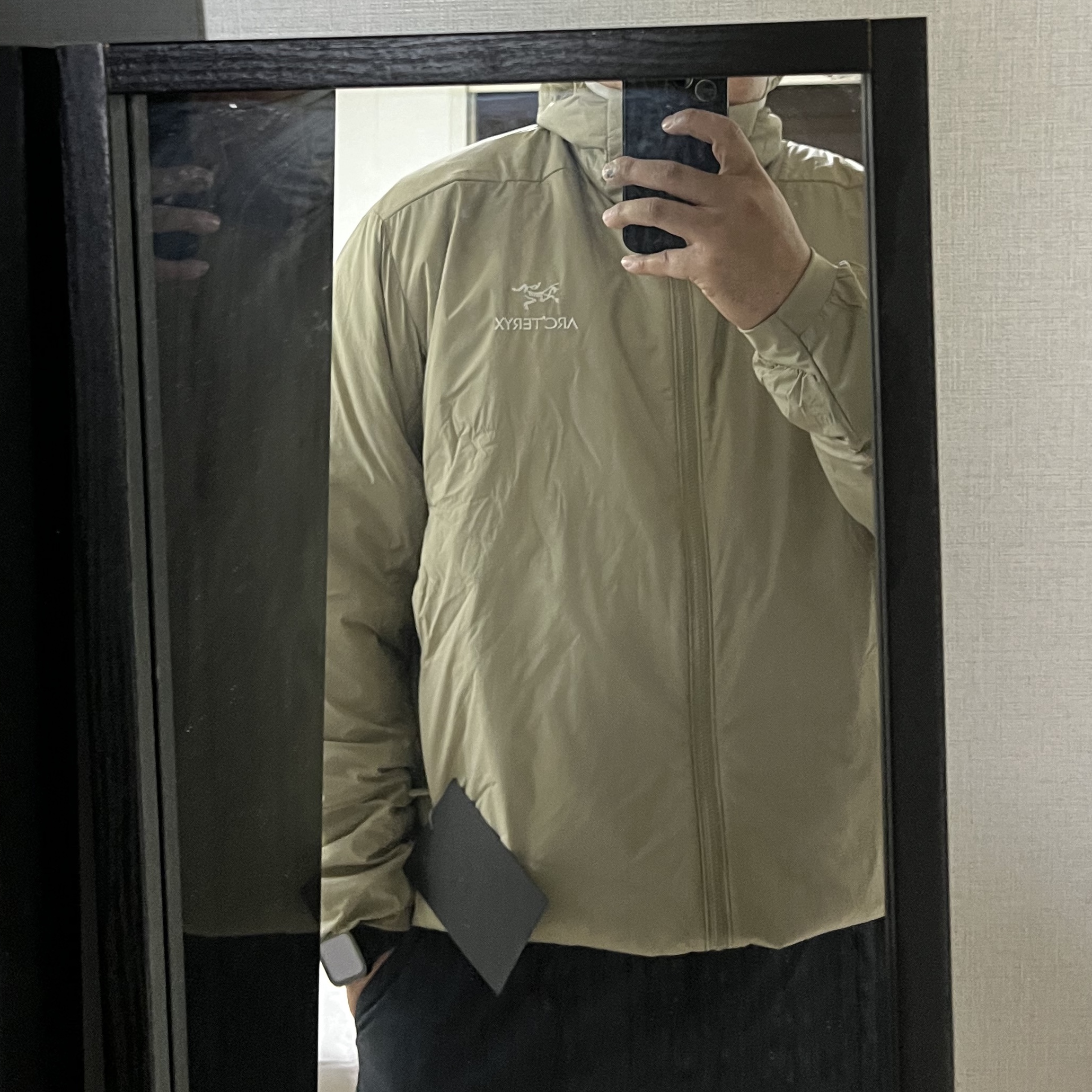 Arc'teryx Atom Hoody Smoke Bluff 착용 스타일