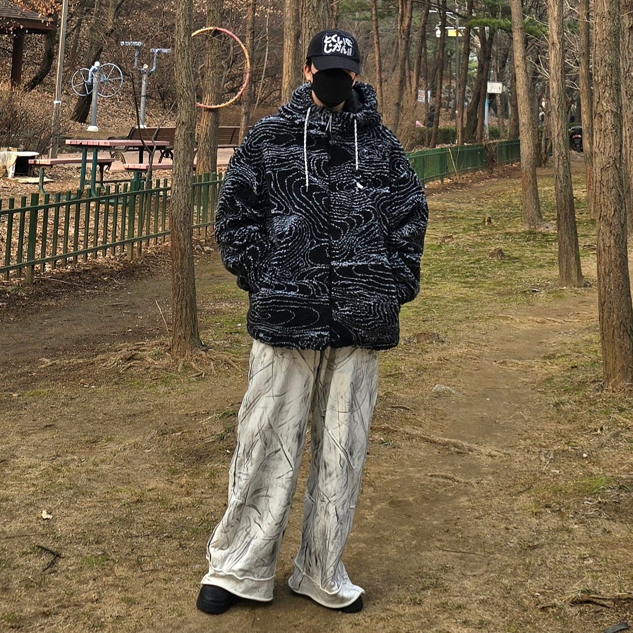 Nike Air Force 1 '07 Low Triple Black 착용 스타일