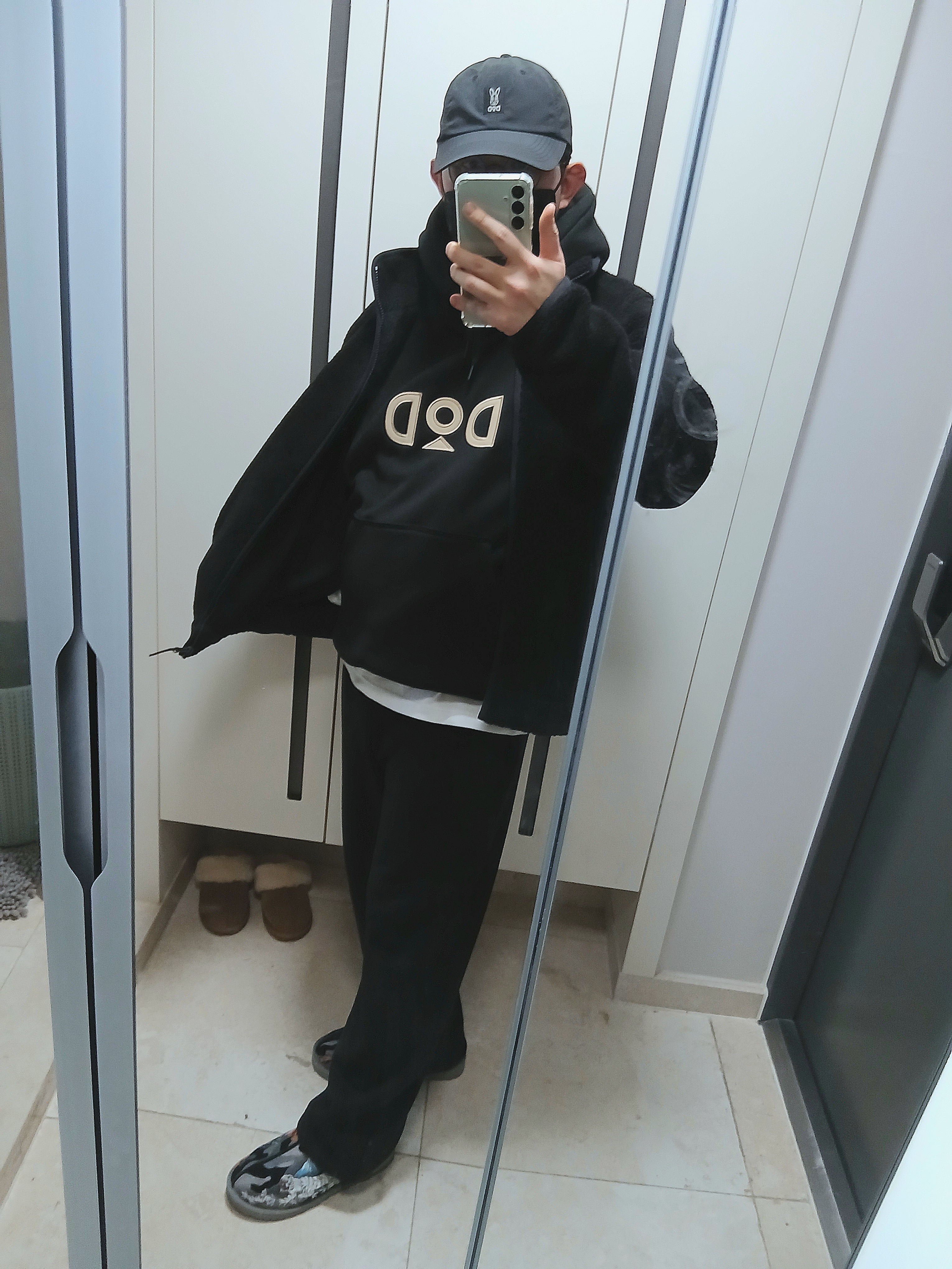 UGG x Palace Tasman Slipper Black Camo, Supreme Small Box T-Shirt White - 24SS 착용 스타일 - 5