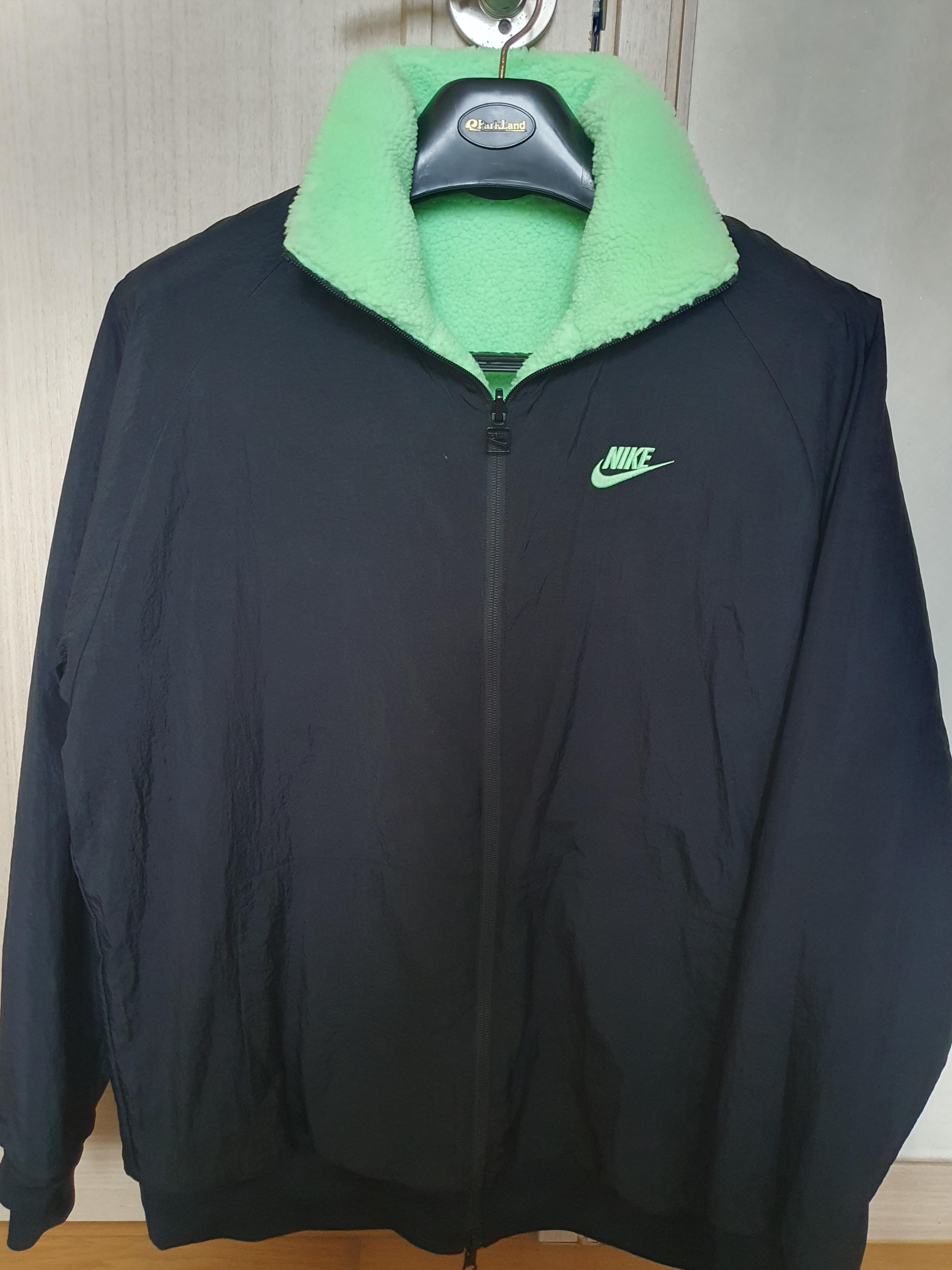 Nike Big Swoosh Full Zip Jacket Green Black 착용 스타일
