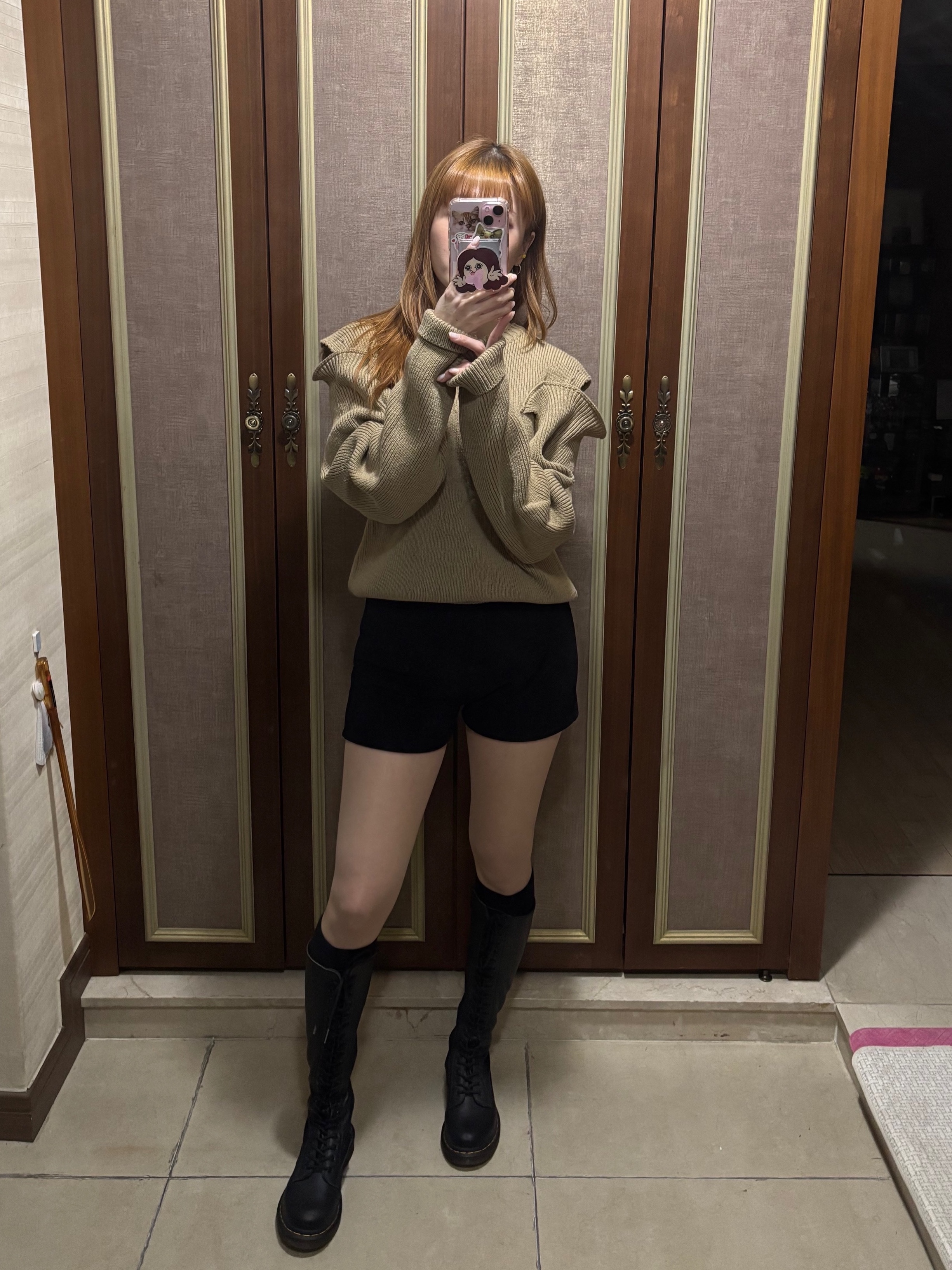 (W) Dr. Martens 1B60 Boots Black 착용 스타일 - 3
