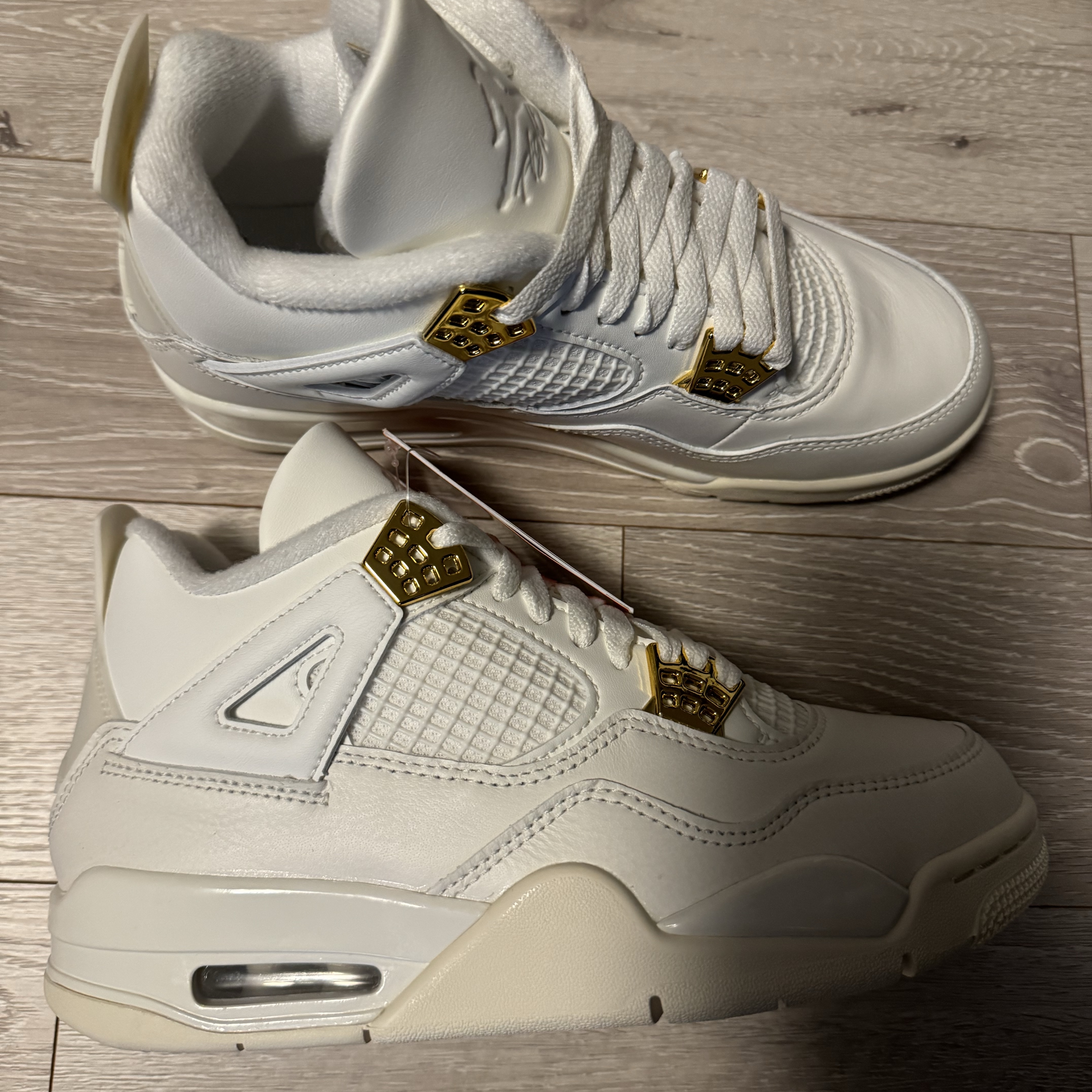 (W) Jordan 4 Retro Metallic Gold 착용 스타일
