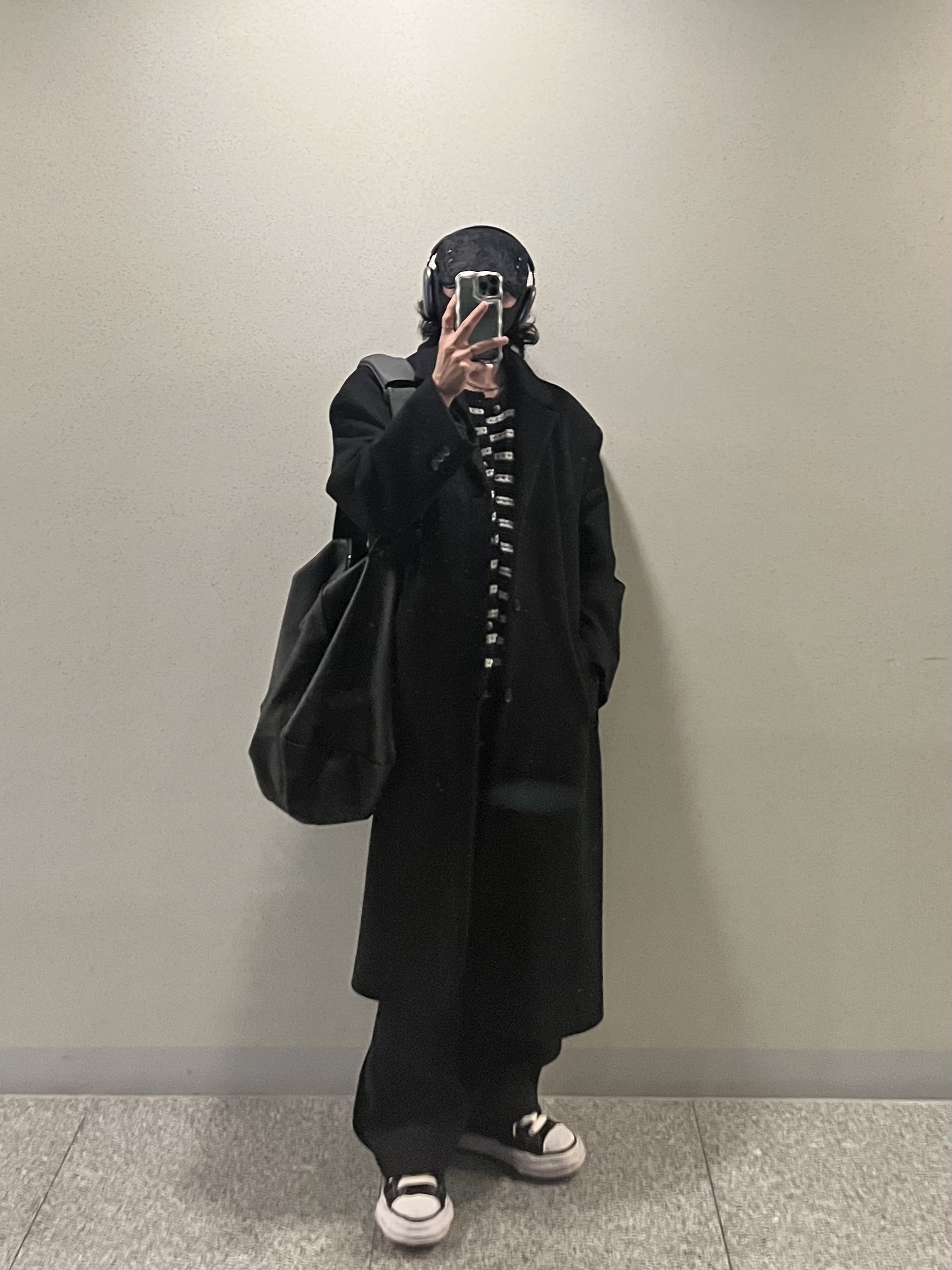 [KREAM 단독 리오더] STU Round Neck Stripe Cardigan Navy, Nos Couleurs Paisley Rivet Hunting Cap Black 착용 스타일