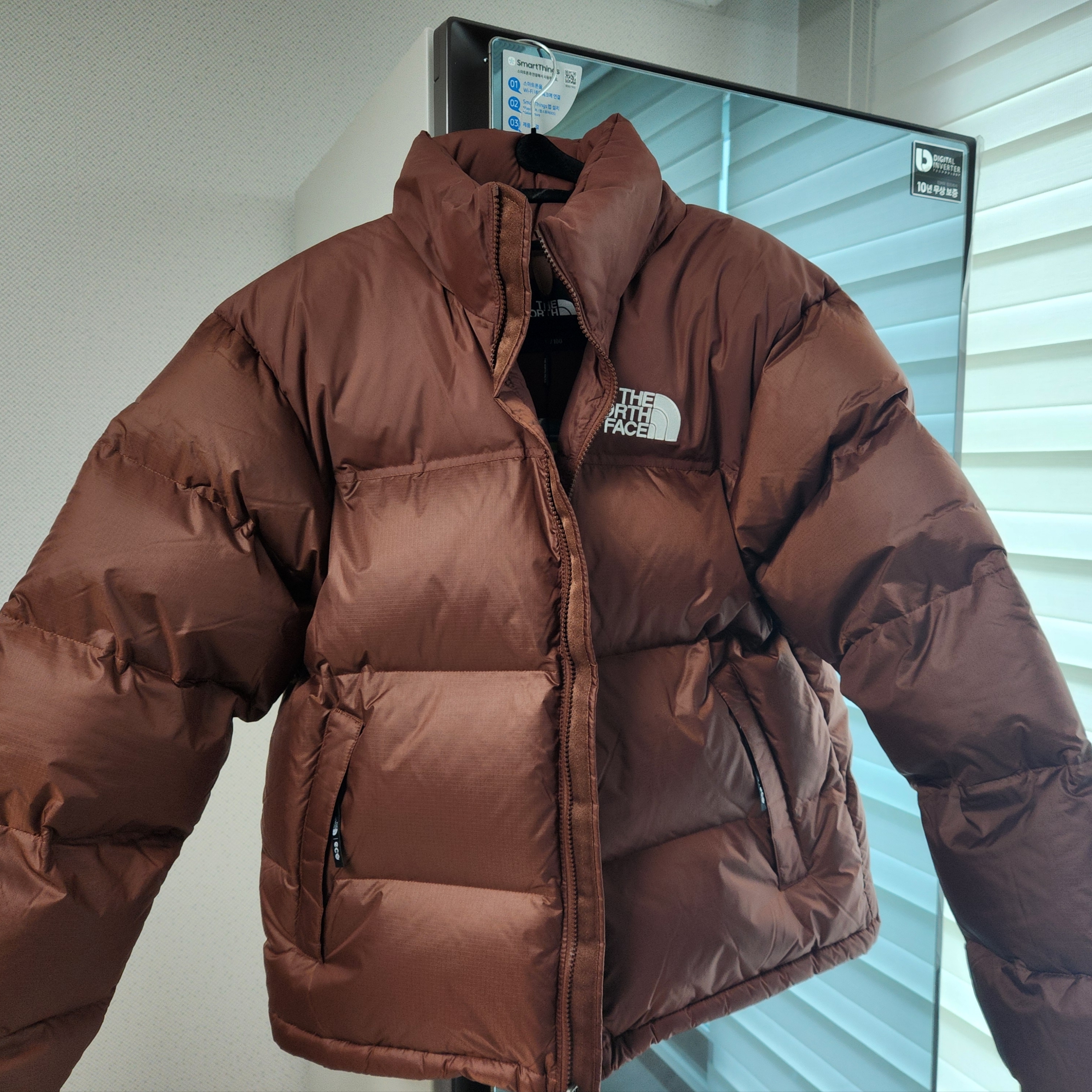 The North Face 1996 Eco Nuptse Jacket Brown 착용 스타일