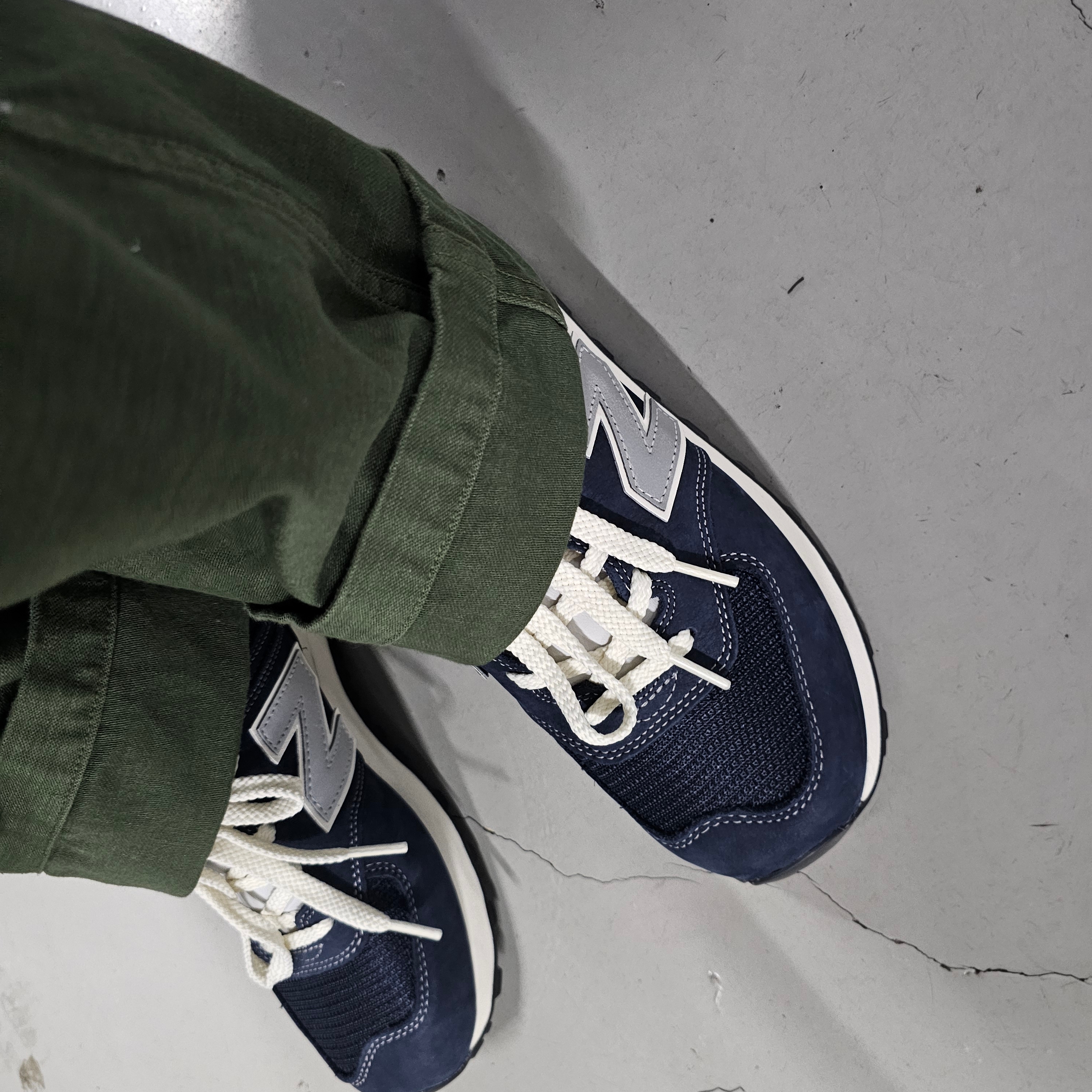 New Balance x Pottery 574 Premium Hard Navy 착용 스타일