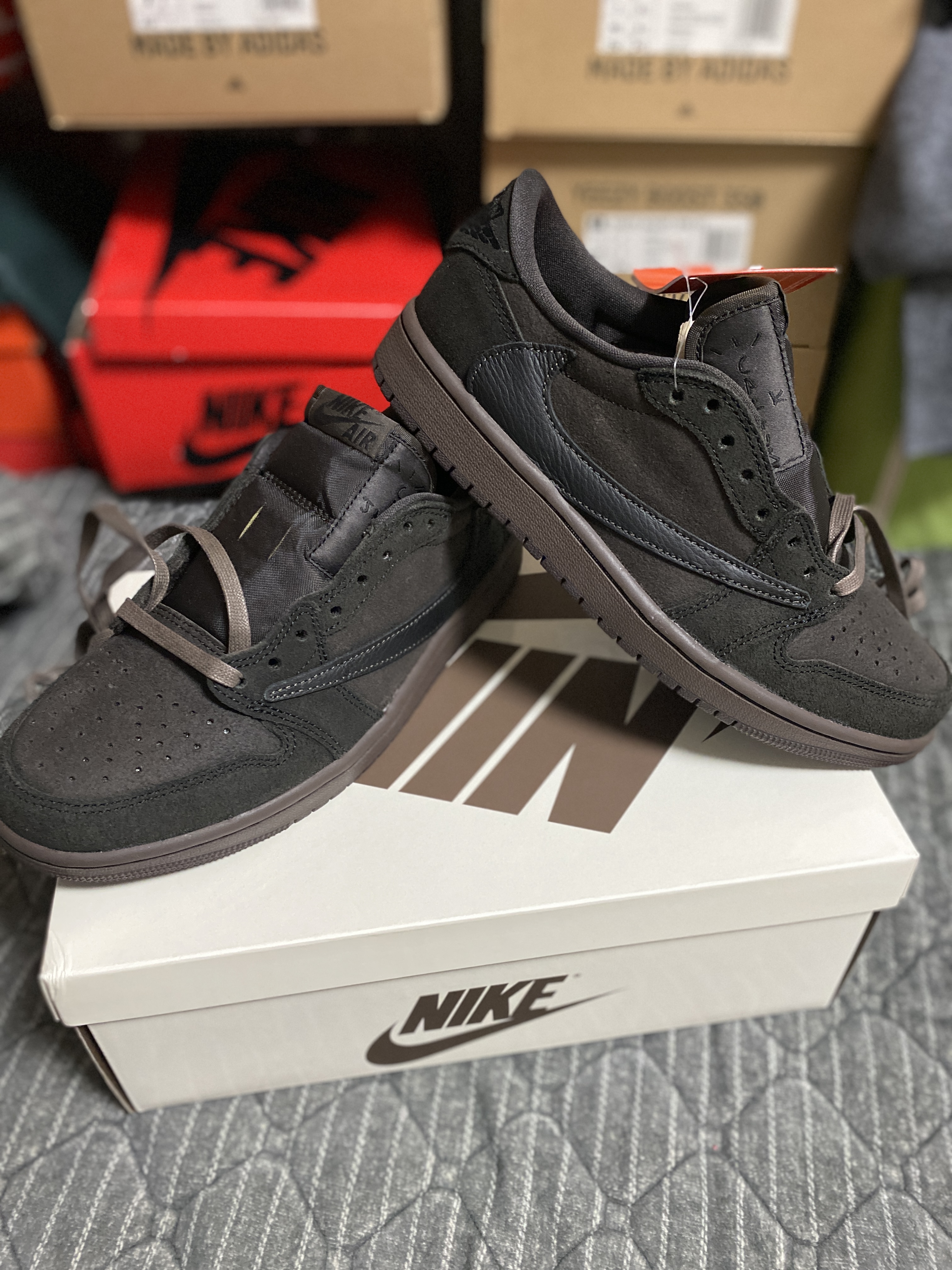 Jordan 1 x Travis Scott Retro Low OG SP Velvet Brown and Dark Mocha 착용 스타일