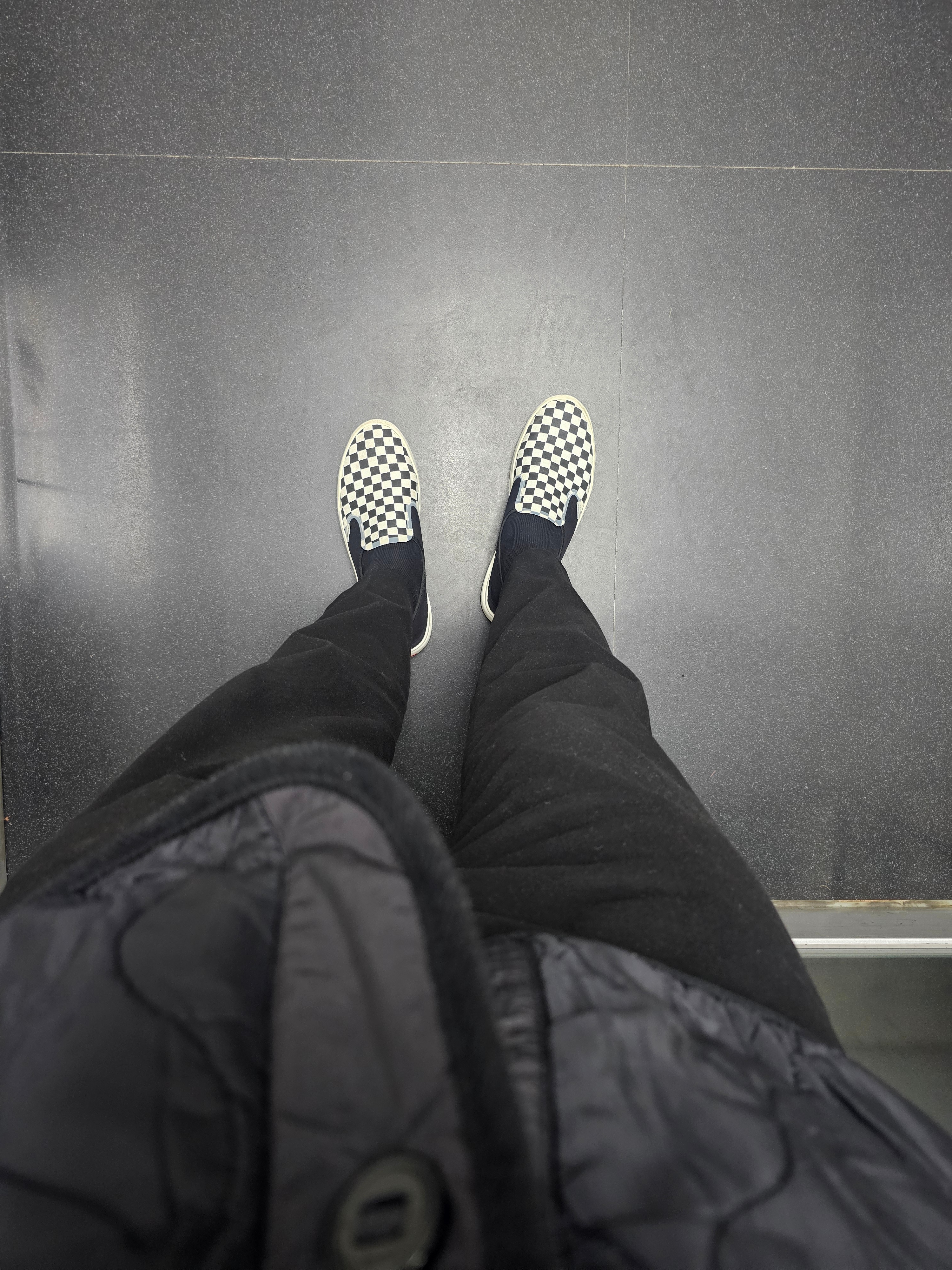 Vans Checkerboard Comfycush One Black, IAB Studio Socks White Black (5 Pack) 착용 스타일