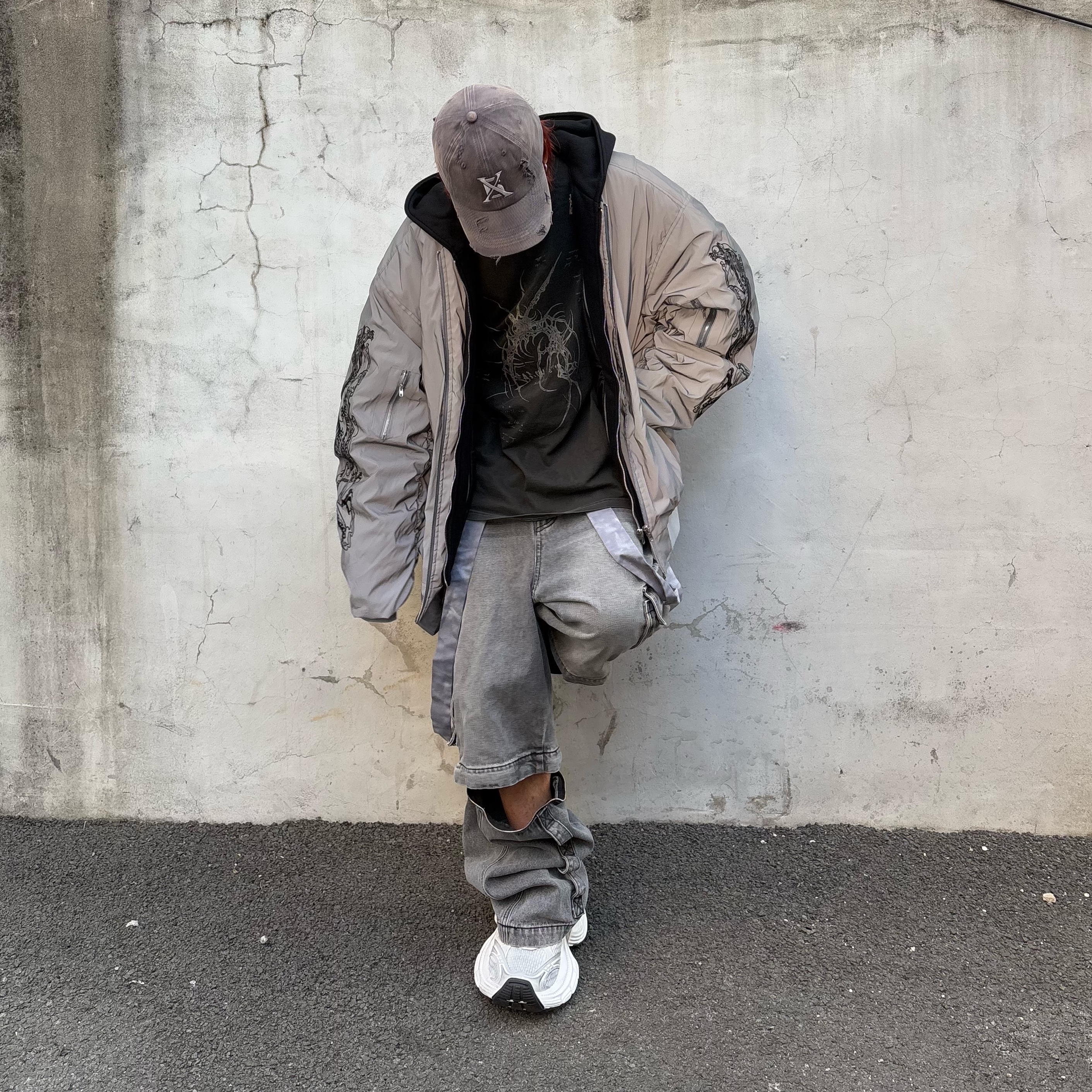 Balenciaga 10XL Sneakers White Grey Silver Black 착용 스타일 - 1