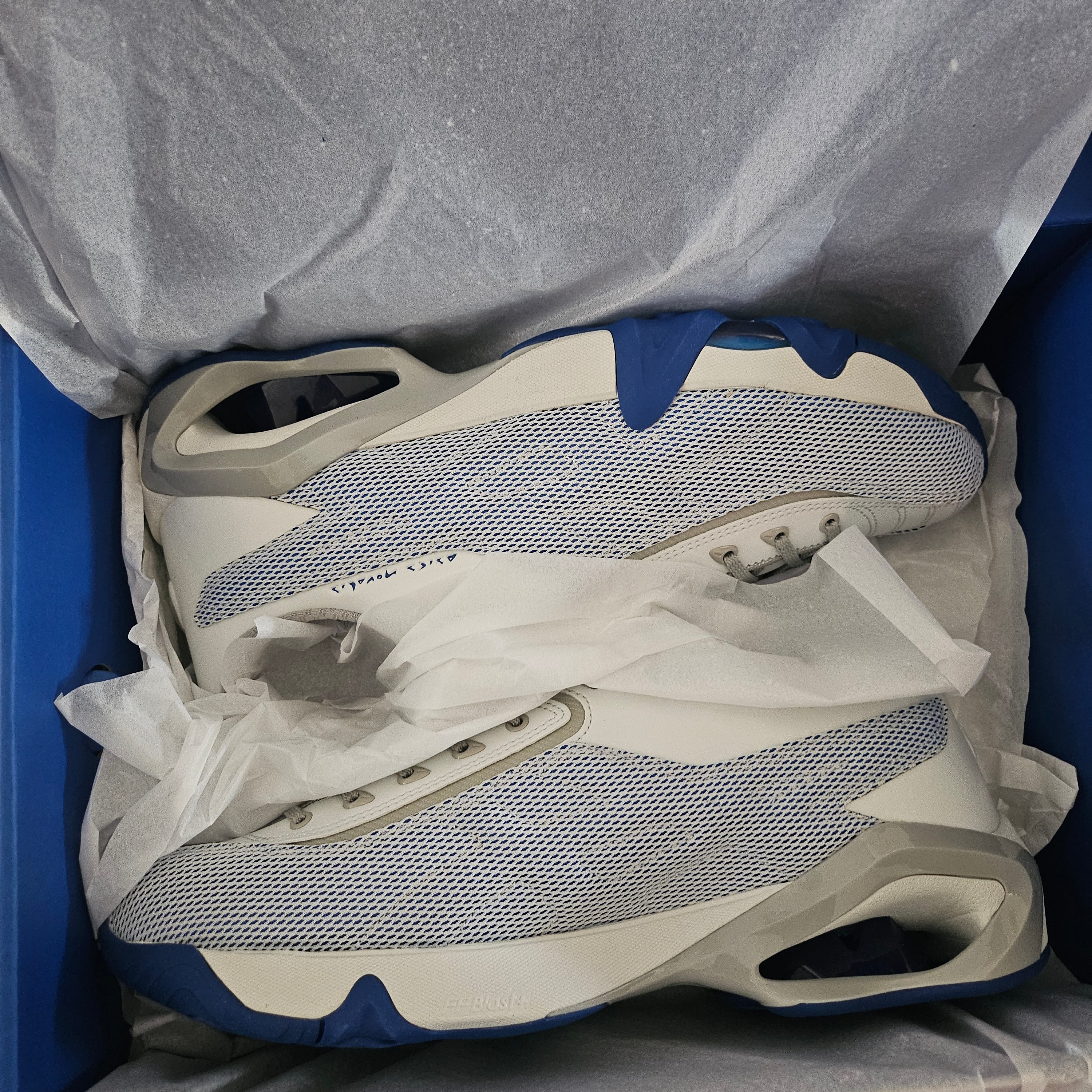 Asics x Kiko Kostadinov Novalis Gel-Teremoa Snow White Asics Blue 착용 스타일 - 2