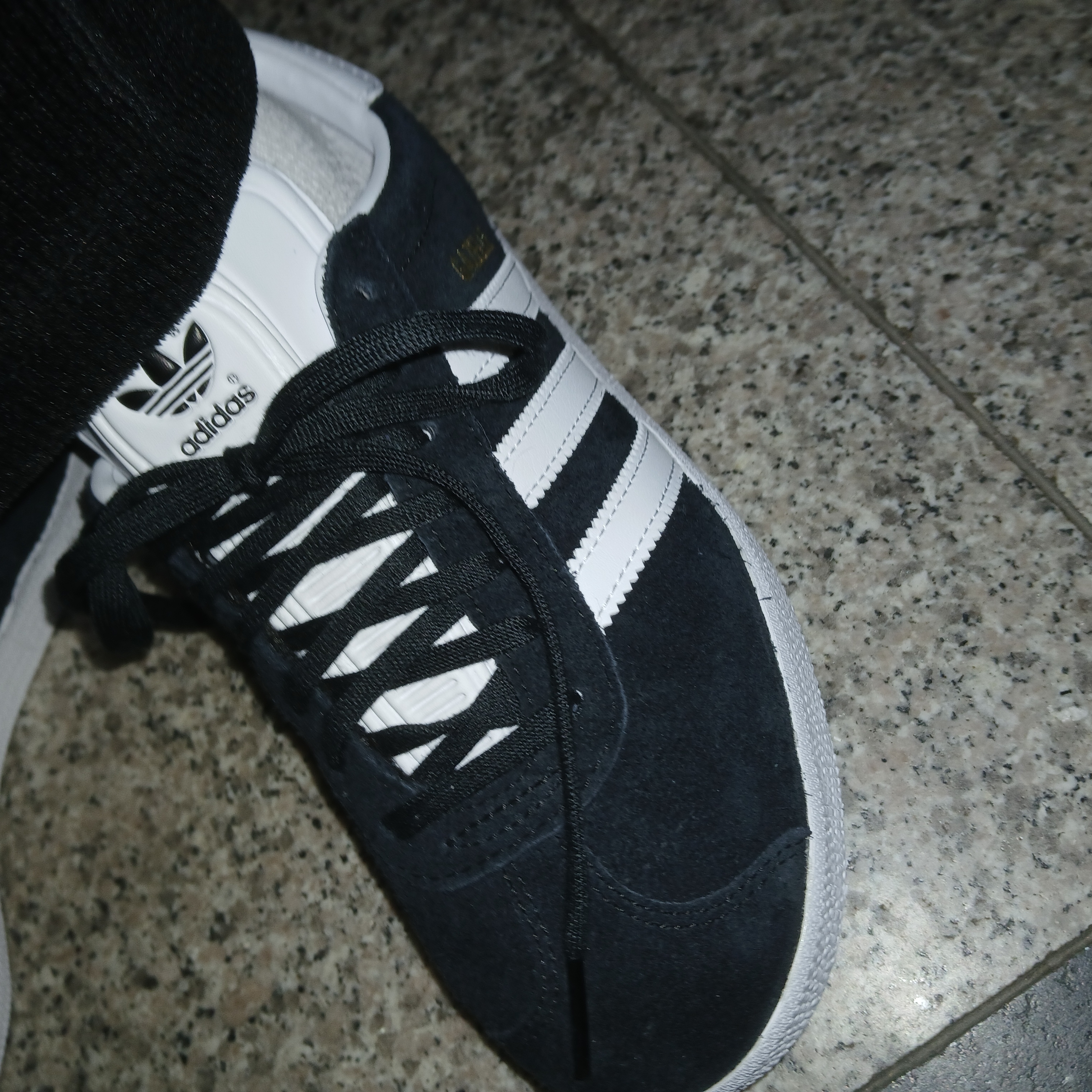 Adidas Gazelle Core Black White 착용 스타일