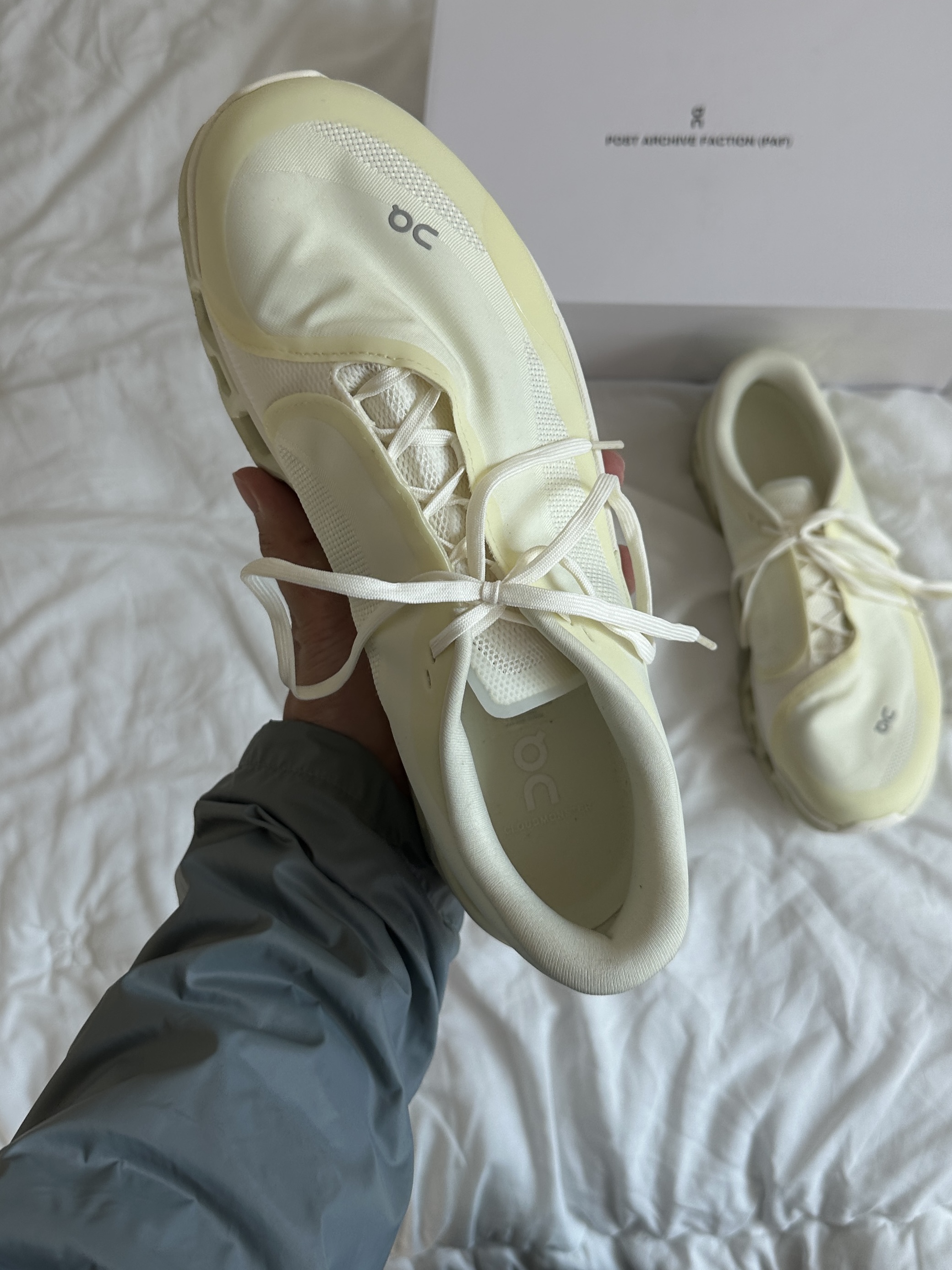 On Running x Post Archive Faction (Paf) Cloudmonster 2 Seedling White 착용 스타일 - 2