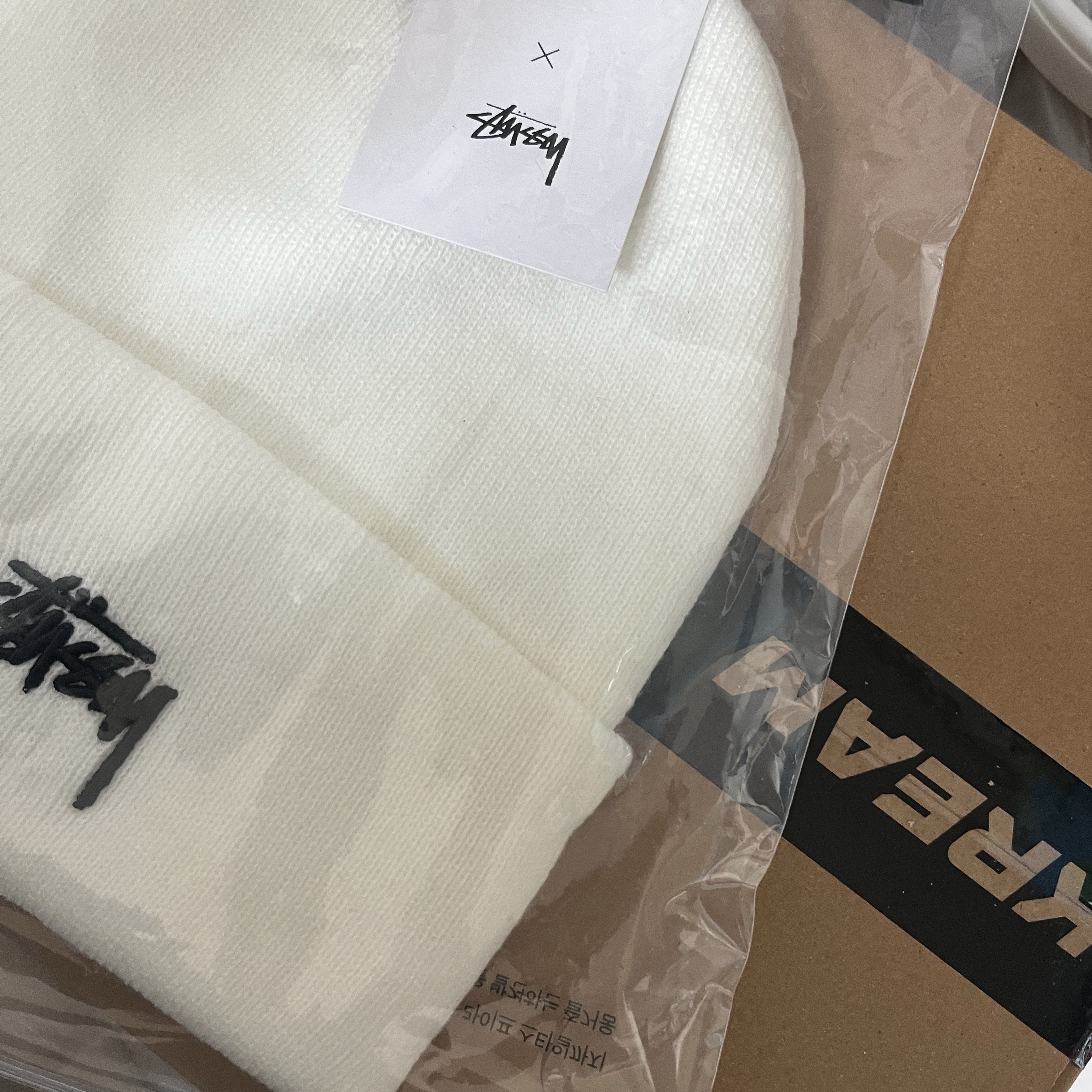 Nike x Stussy NRG Cuffed Beanie Summit White 착용 스타일