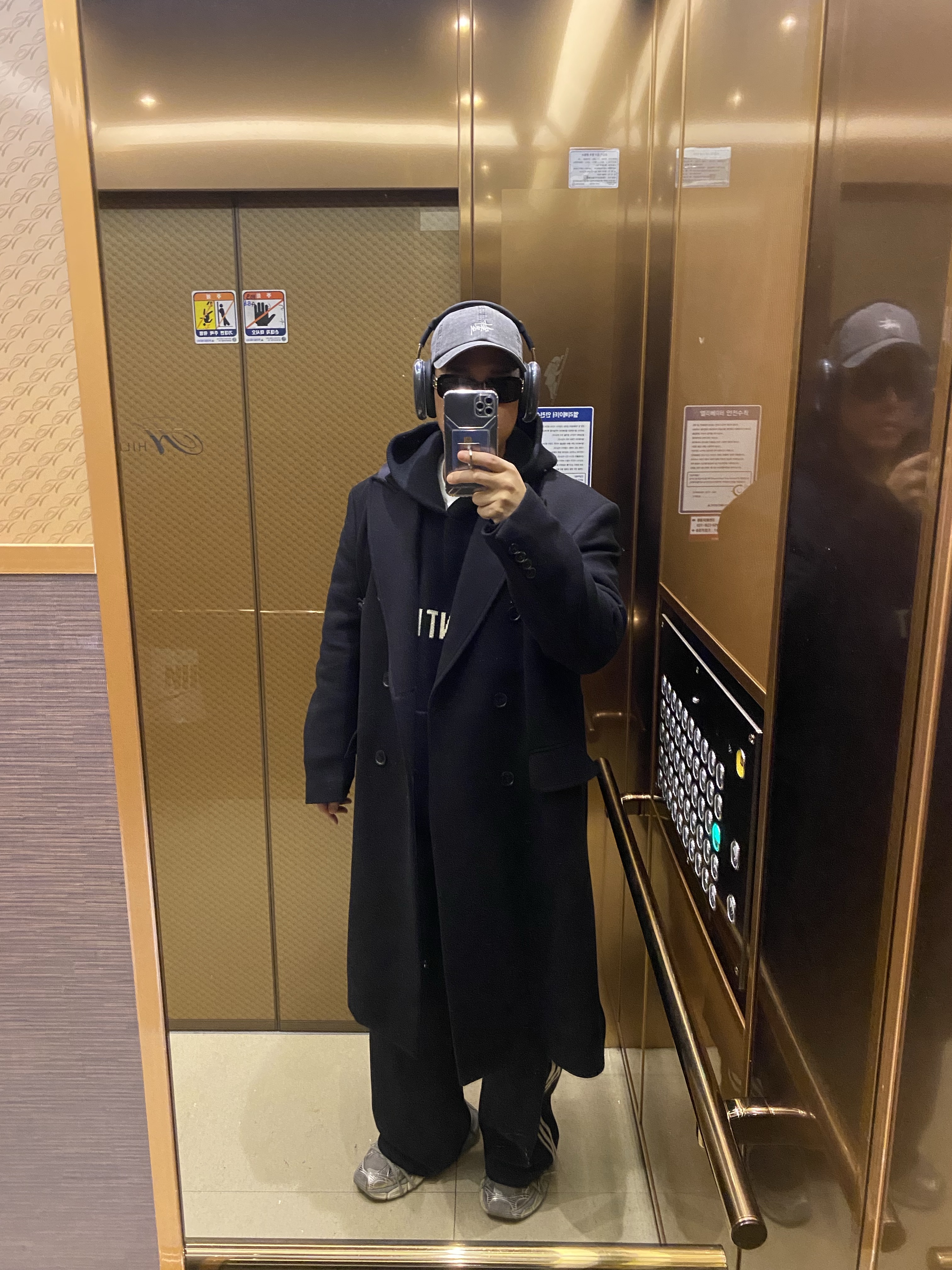 Apple AirPods Max USB C Midnight (Korean Ver.), Stussy Washed Basic Low Pro Cap Charcoal 착용 스타일