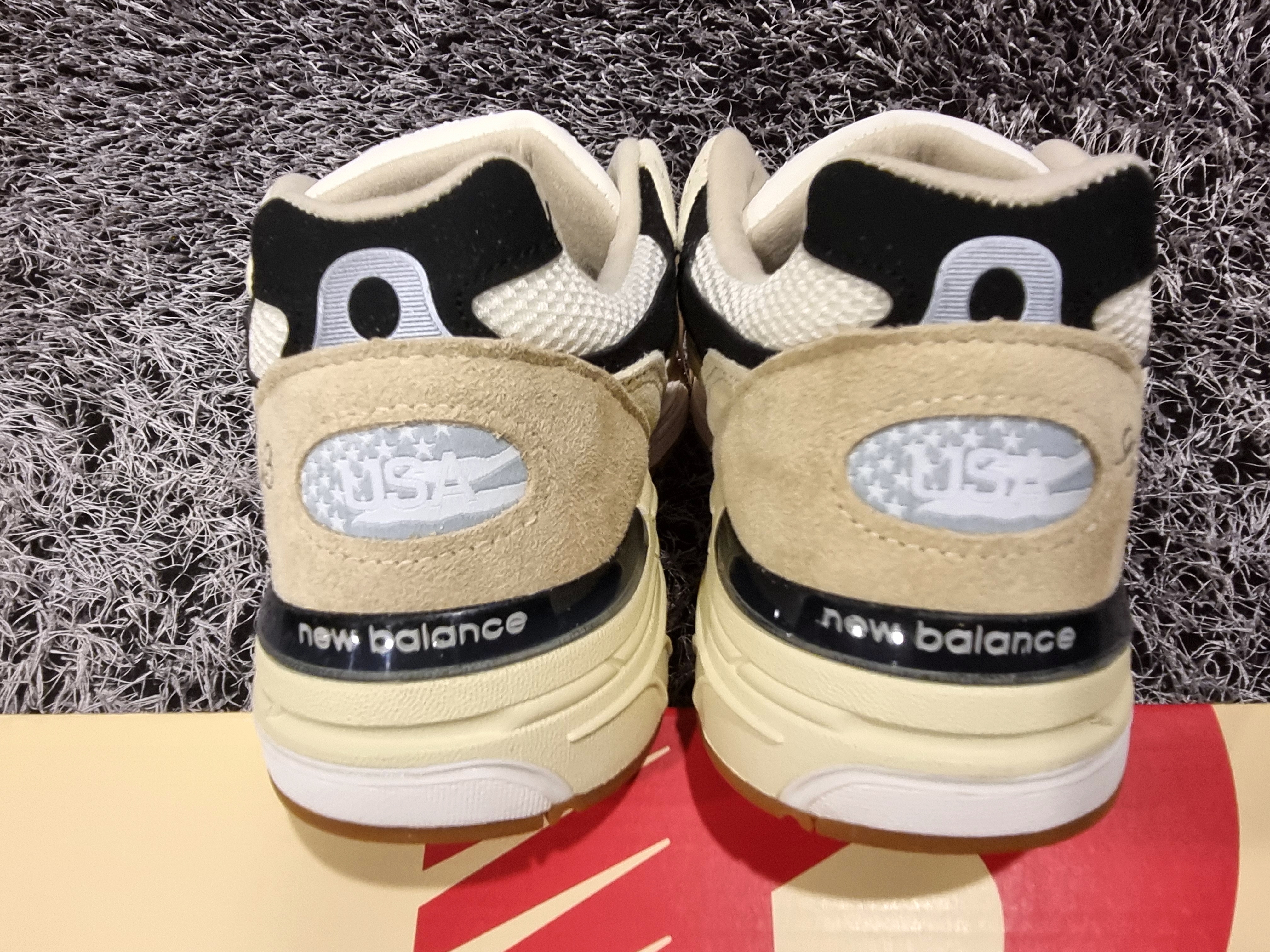 New Balance 993 Made in USA Sea Salt Black 착용 스타일 - 5