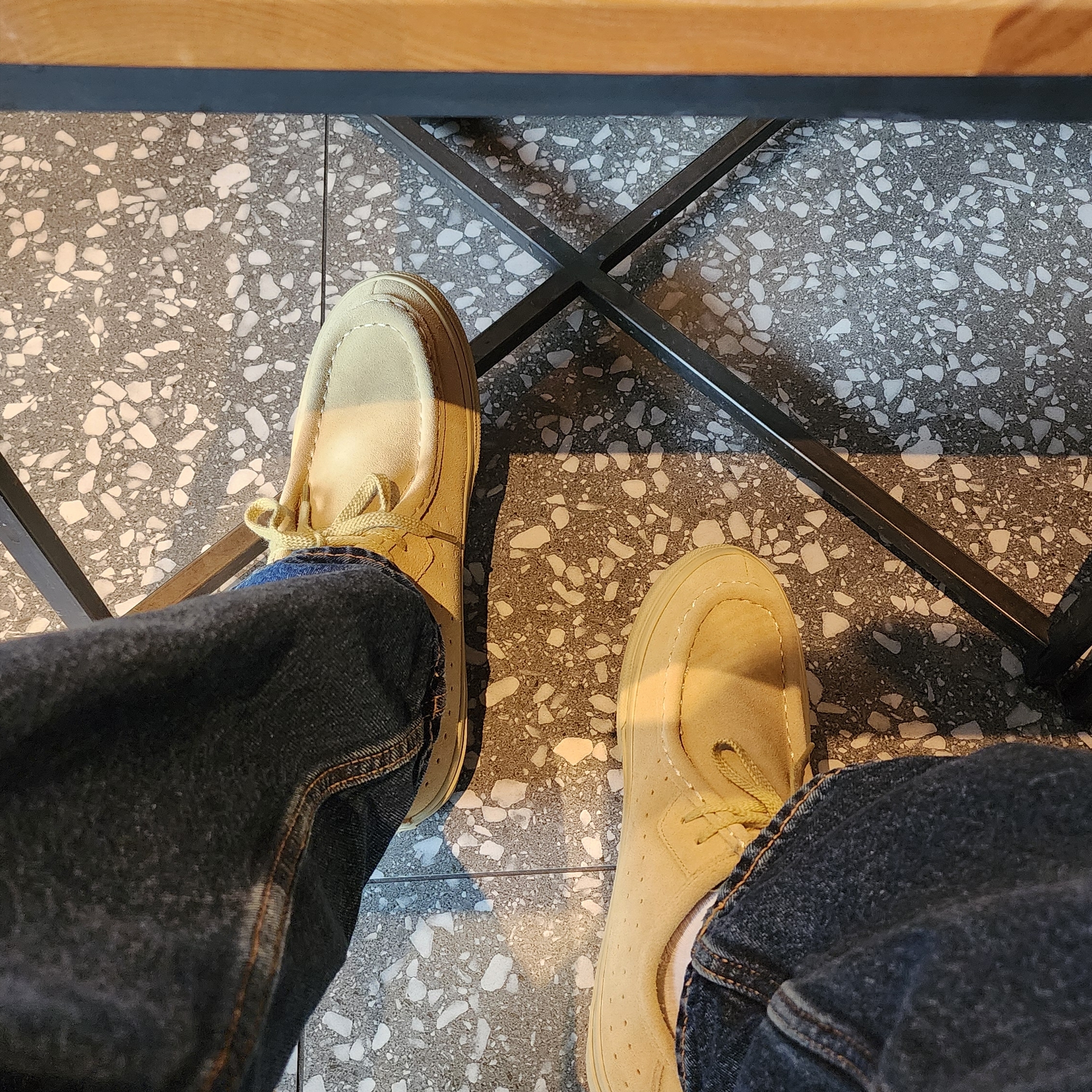 Vans Carver Low Sand Beige 착용 스타일 - 1