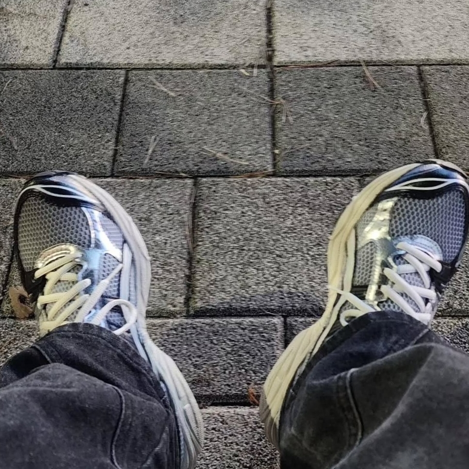 Asics Gel-Kayano 14 Black Glacier Grey 착용 스타일