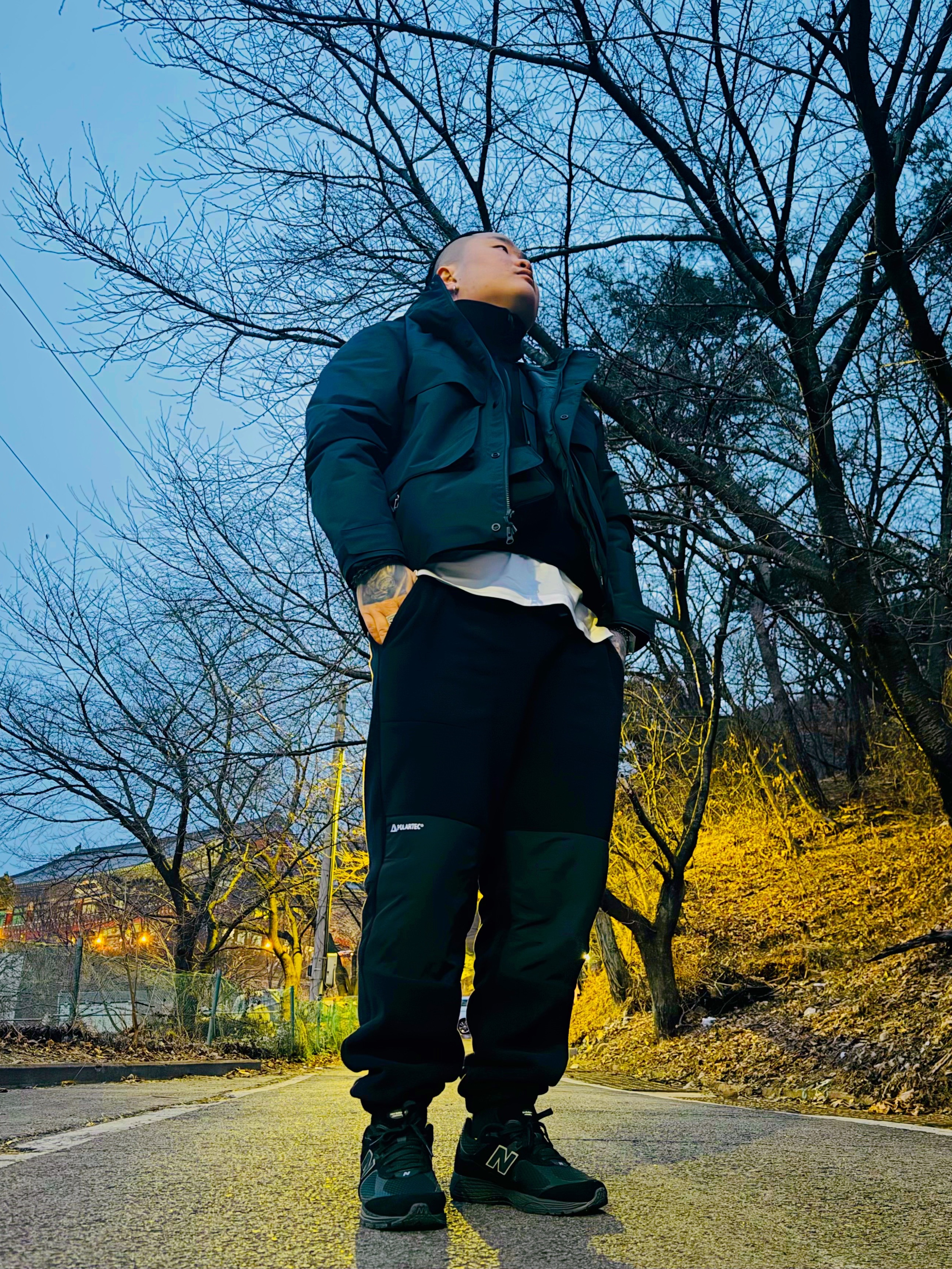 New Balance 2002 Black, Nike ACG Primaloft Skull Peak Storm-Fit Jacket Black Anthracite - Asia 착용 스타일