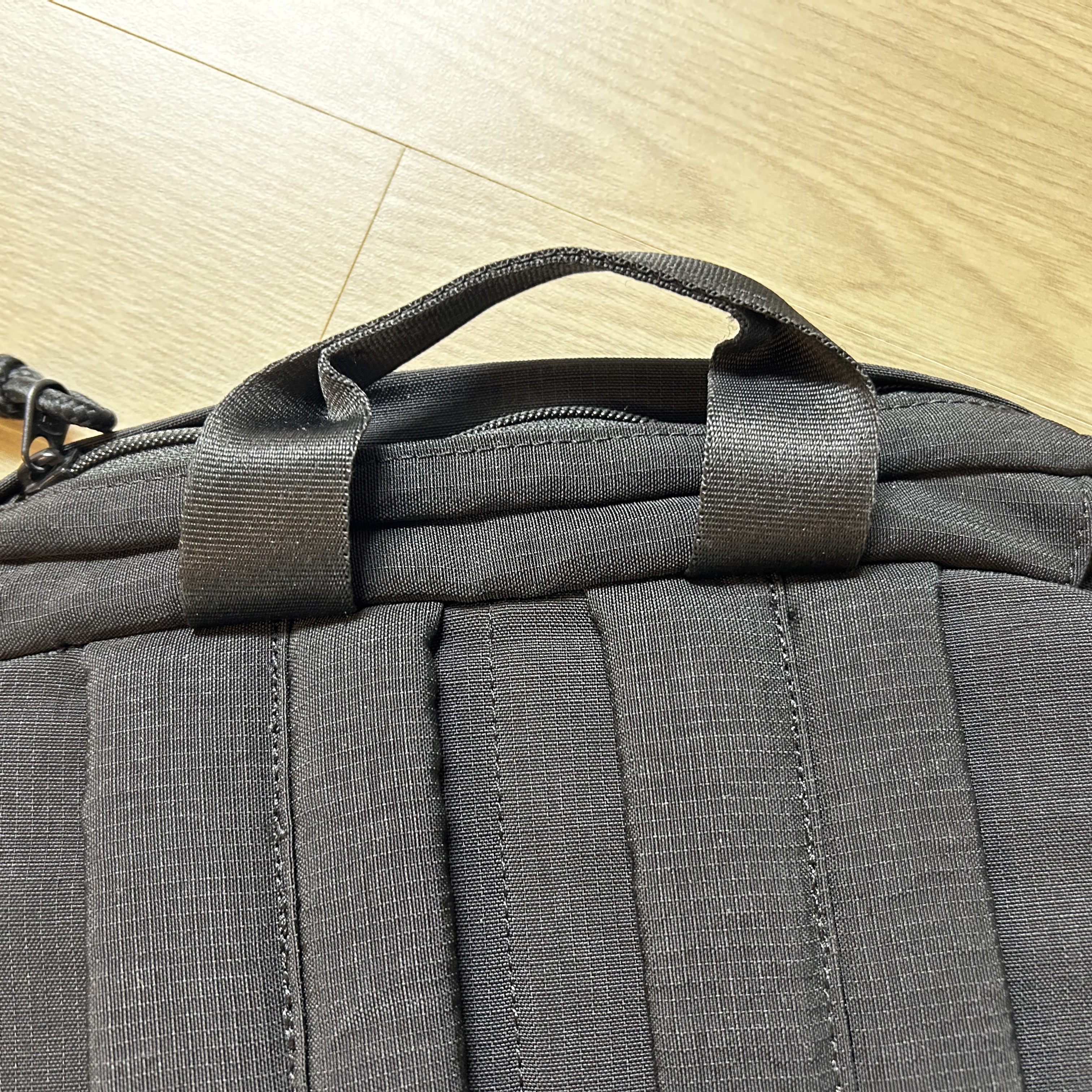 Ader Error Significant Tag Backpack 01 Noir 착용 스타일 - 3