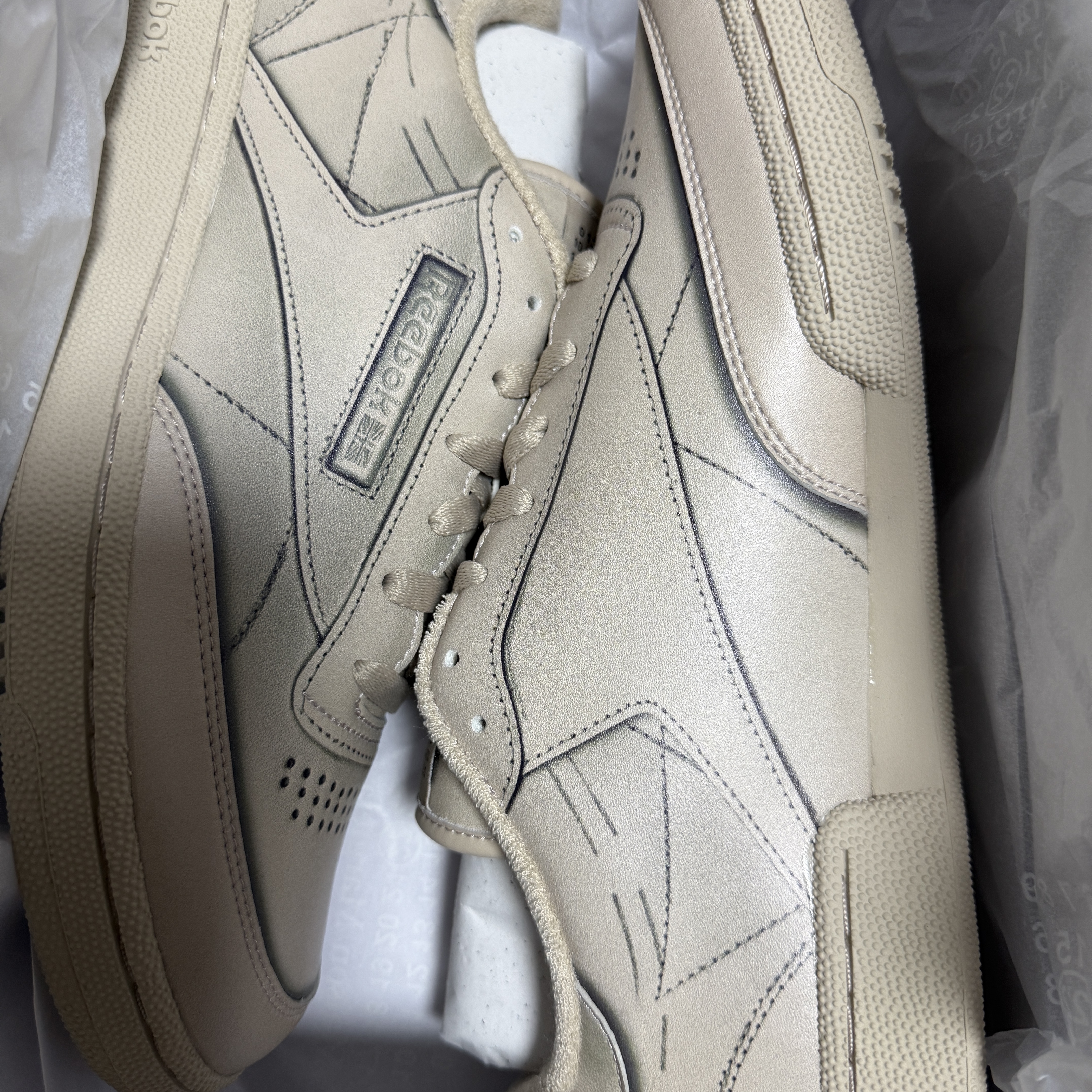 Reebok x Maison Margiela Club C TL Beige 착용 스타일