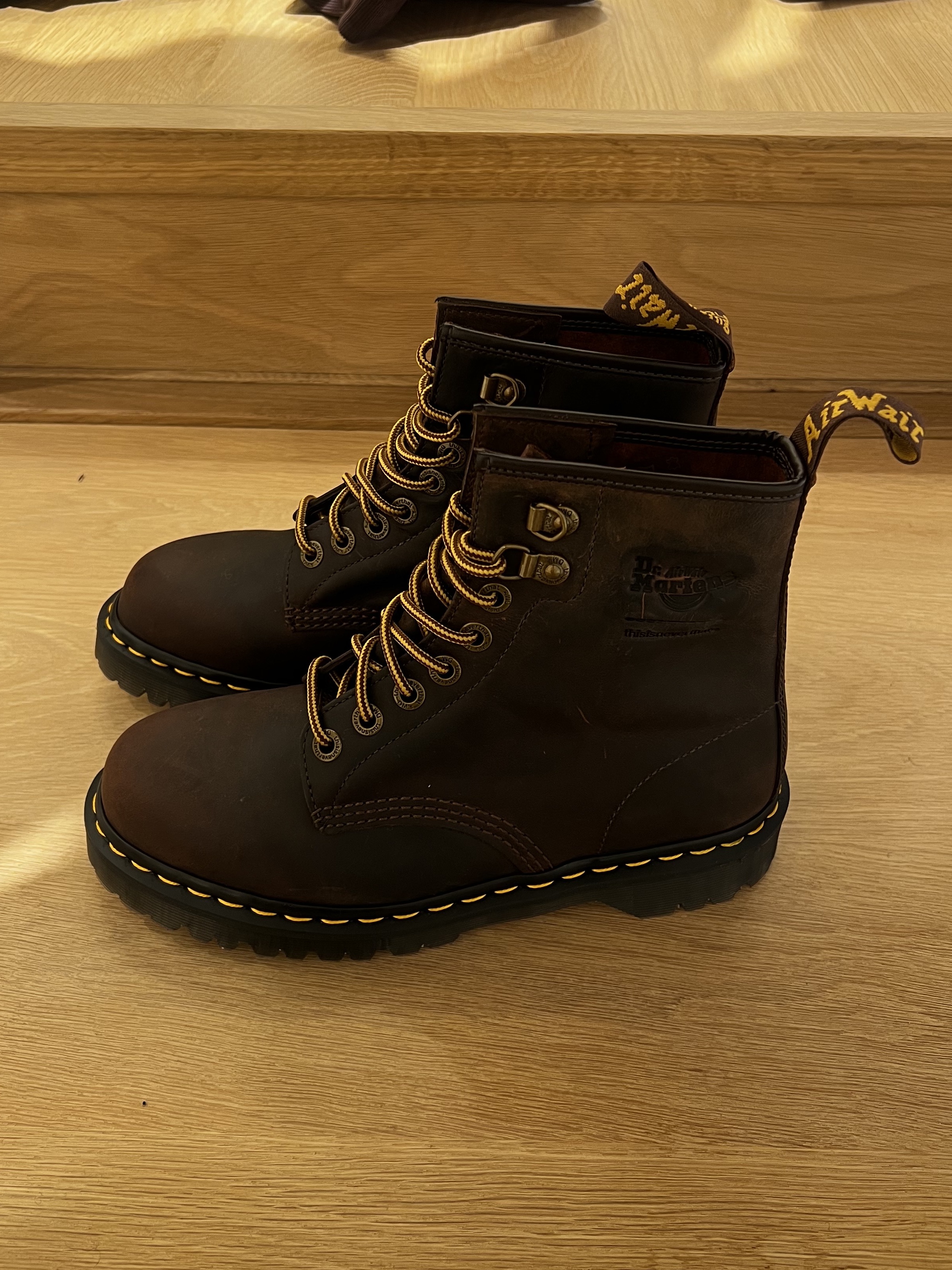 Dr. Martens x Thisisneverthat 1460 Waxed Full Grain Brown 착용 스타일