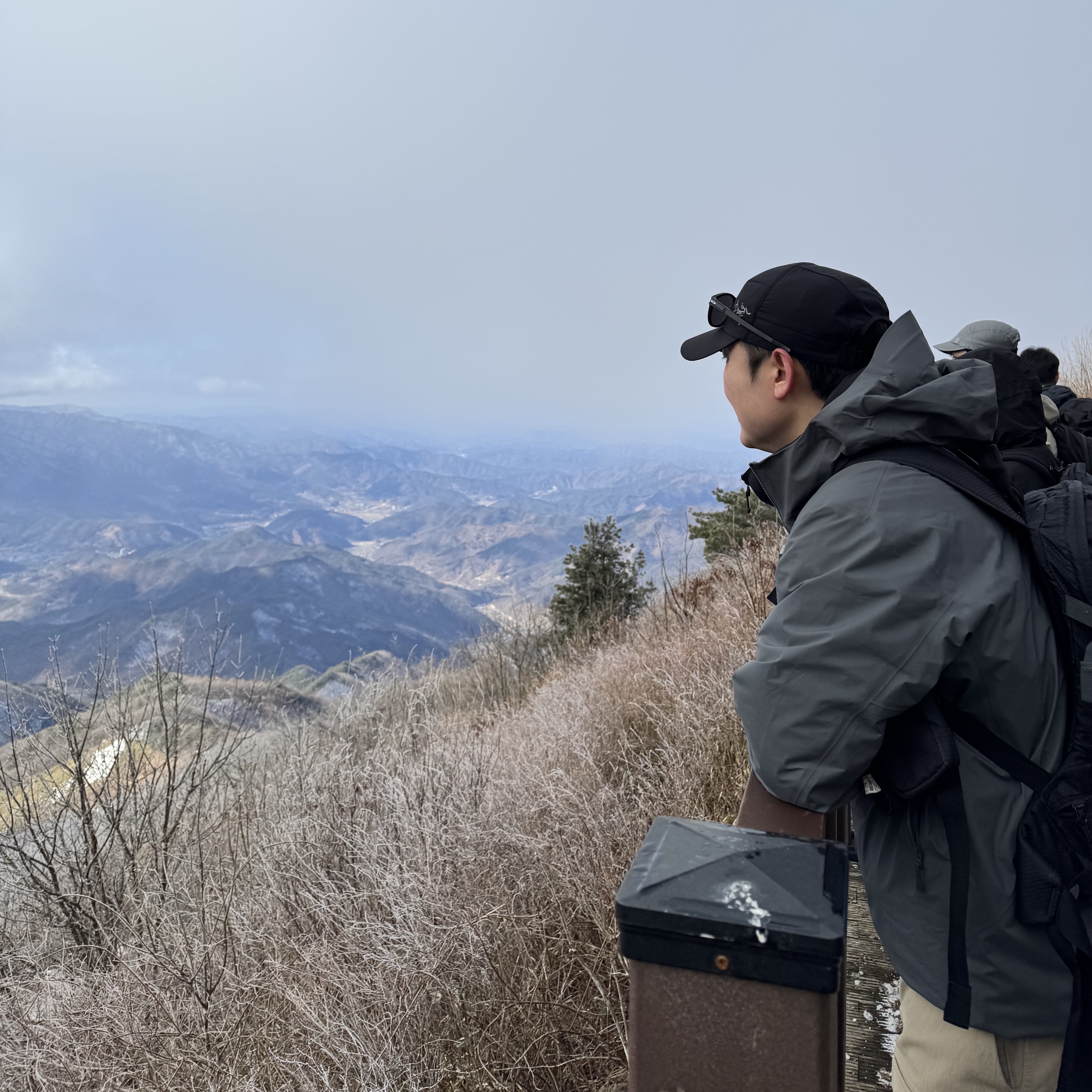 Arc'teryx Beta Jacket Cloud, Arc'teryx Calvus Cap Black 착용 스타일 - 3