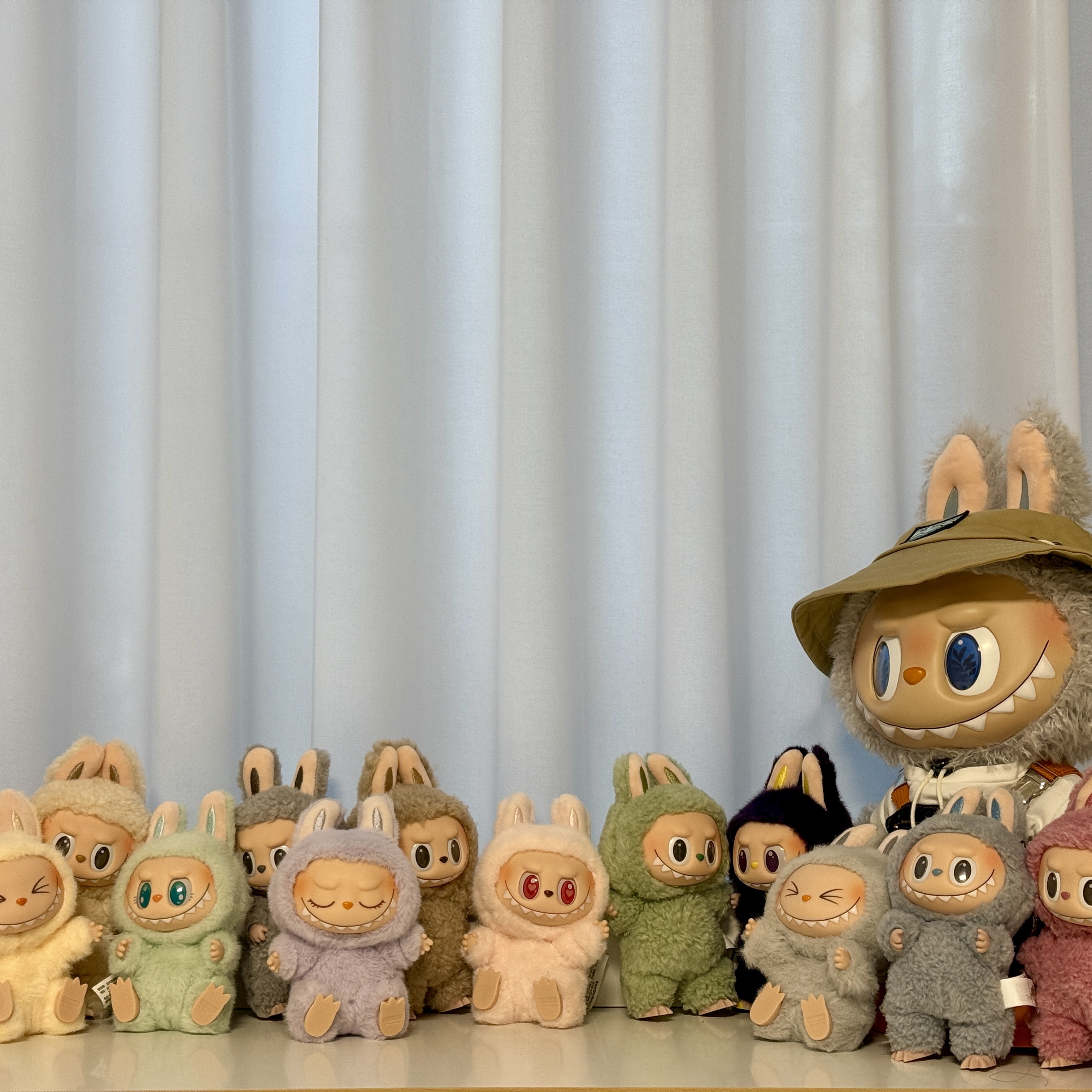 Pop Mart The Monsters Labubu Tasty Macarons Series Sealed Case (6 Blind Boxes), Pop Mart The Monsters Fall In Wild Labubu Series Plush Doll 착용 스타일