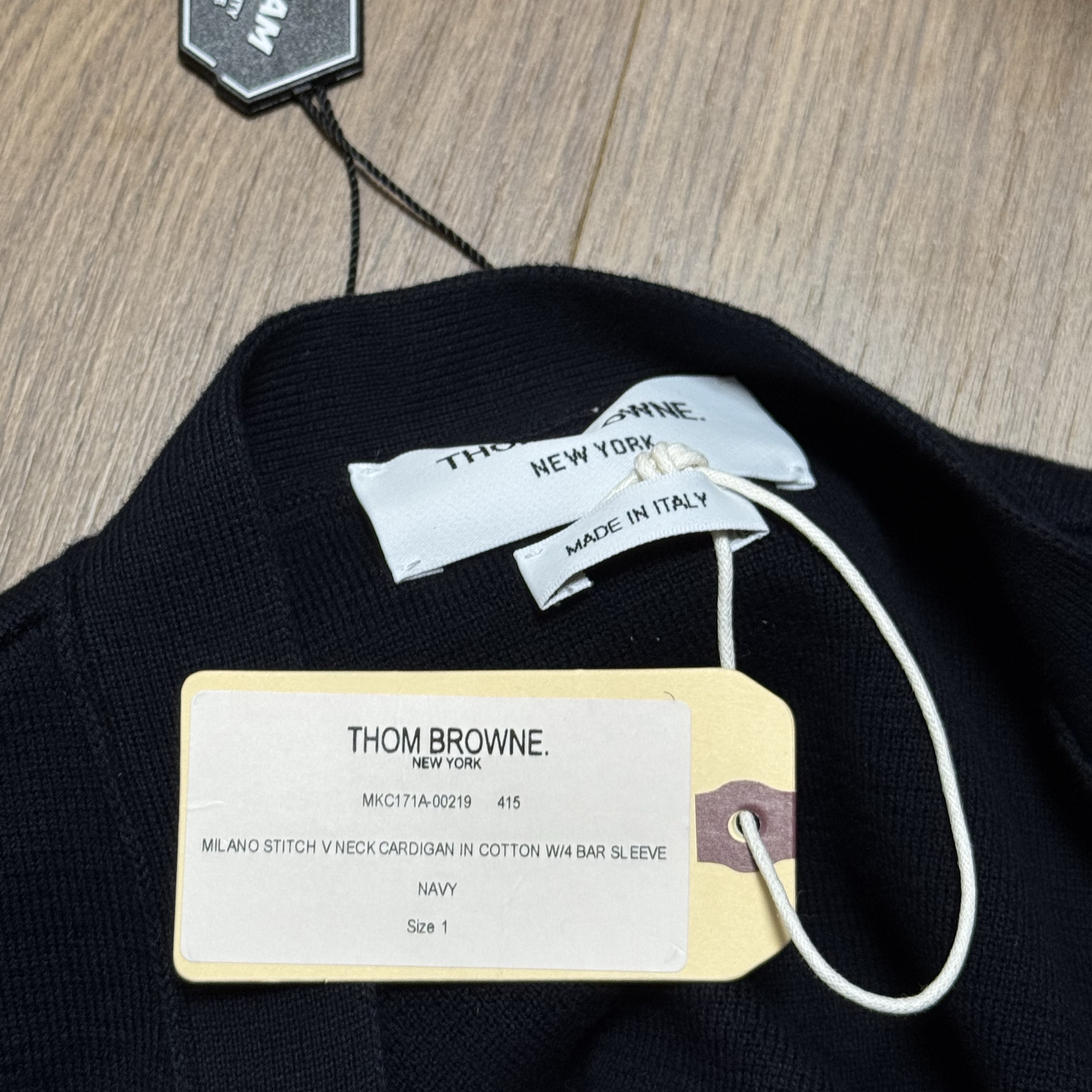 Thom Browne Milano Stitch 4-Bar Cardigan Navy 착용 스타일 - 5