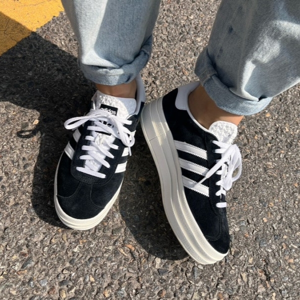 (W) Adidas Gazelle Bold Core Black Cloud White 착용 스타일 - 2