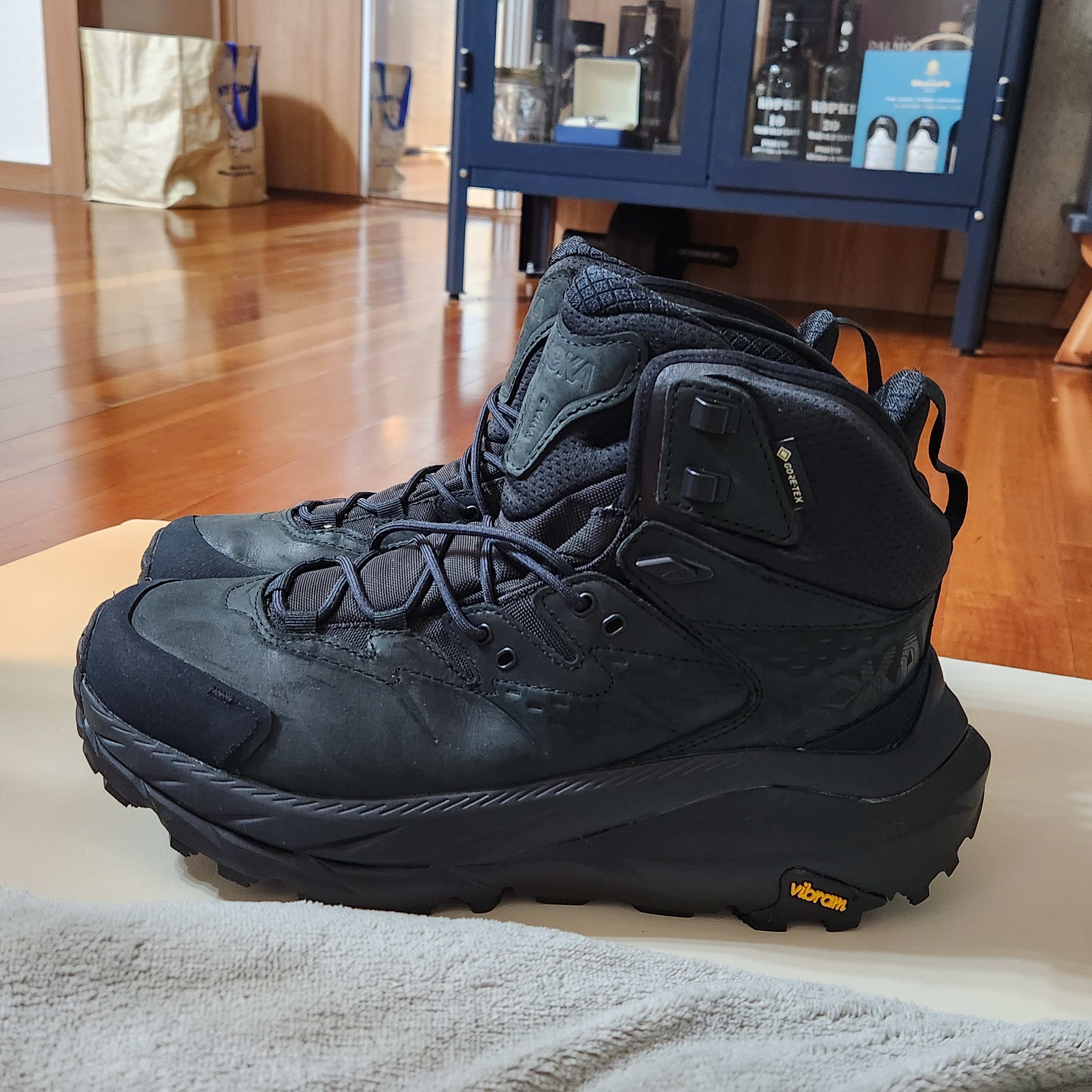Hoka Kaha 2 Gore-Tex Black 착용 스타일
