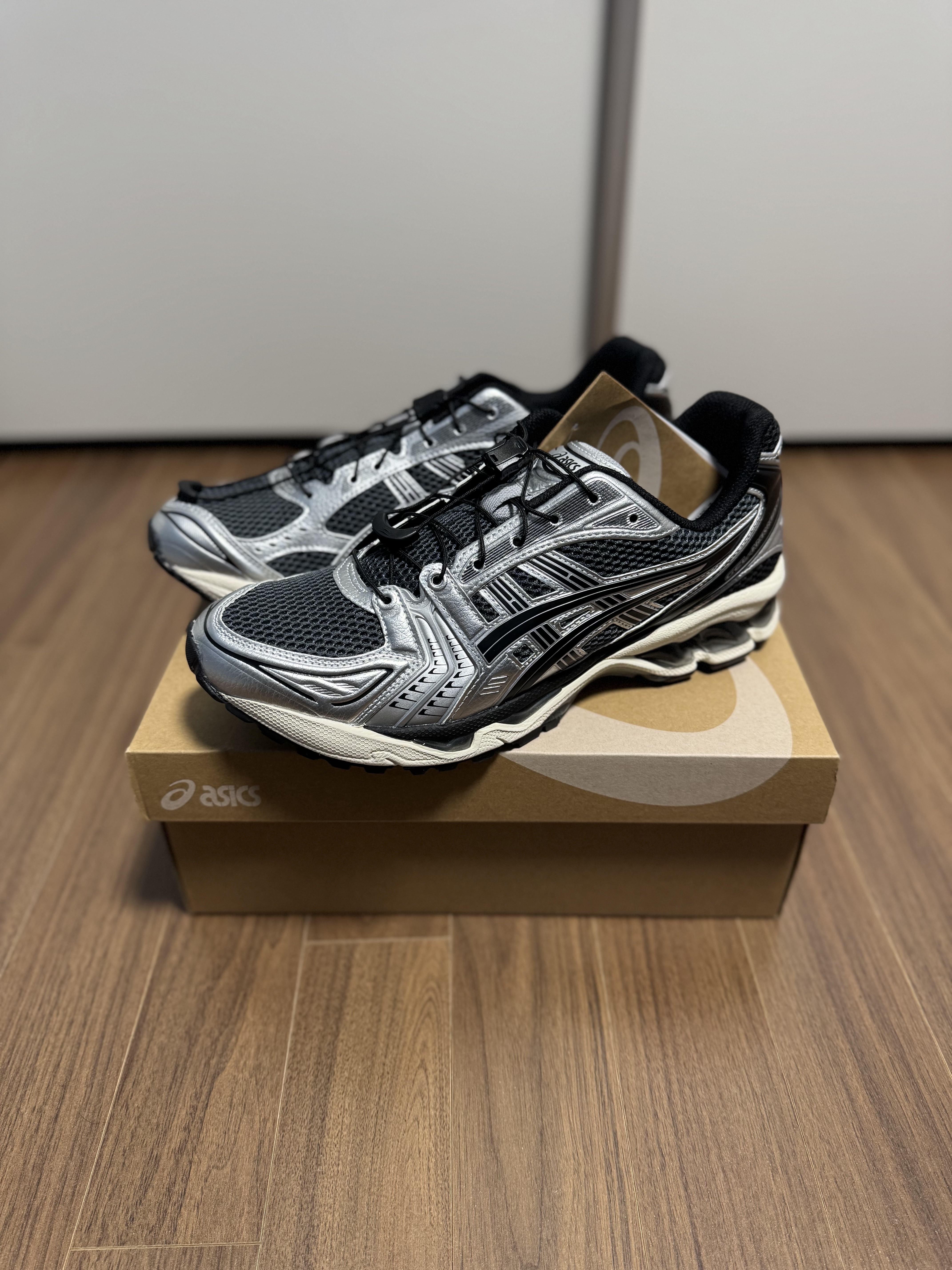 Asics Unlimited Gel-Kayano 14 Carrier Grey Black 착용 스타일