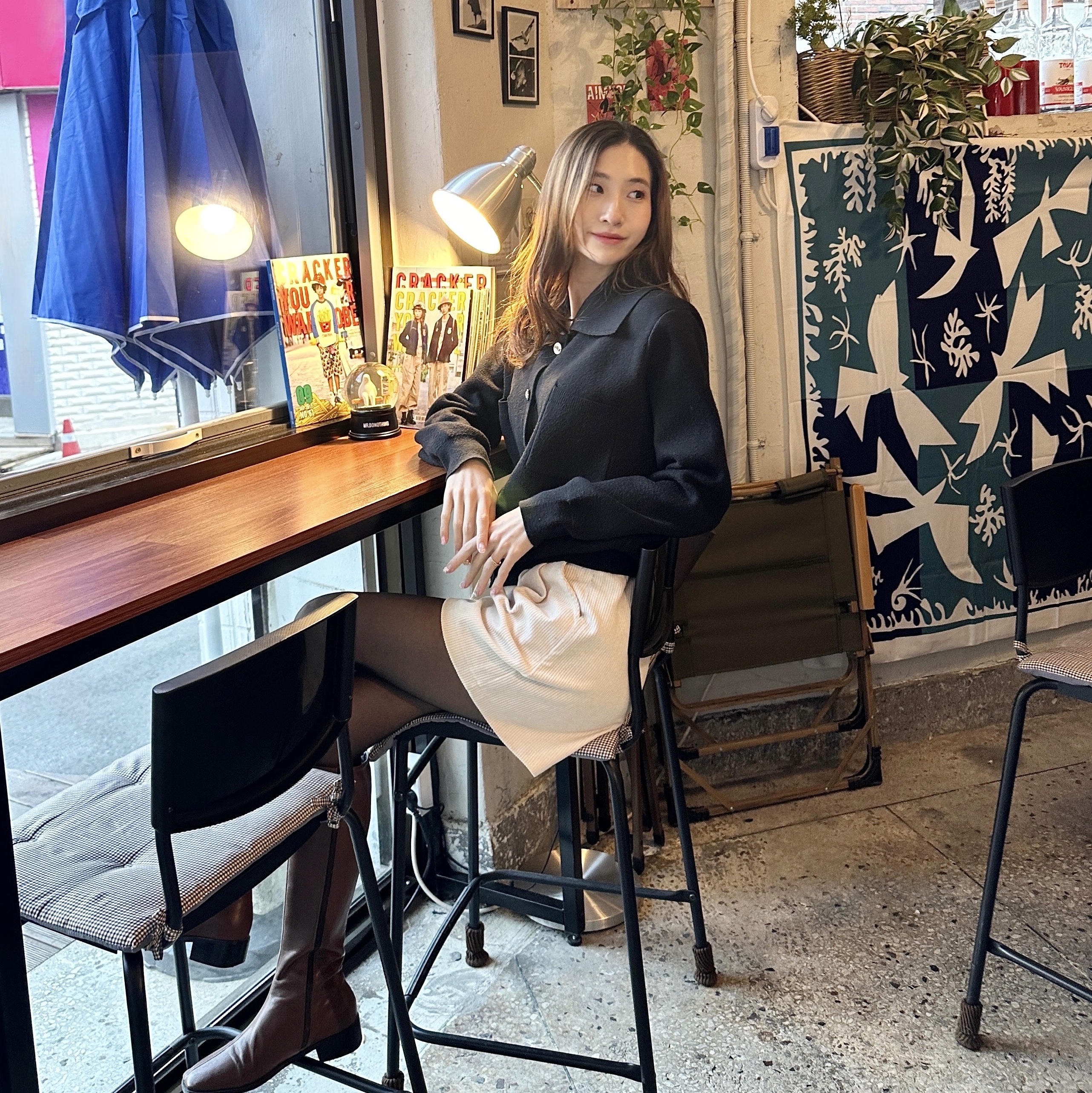 Fendi Mon Tresor FF Motif Leather Mini Bag Brown 착용 스타일 - 3