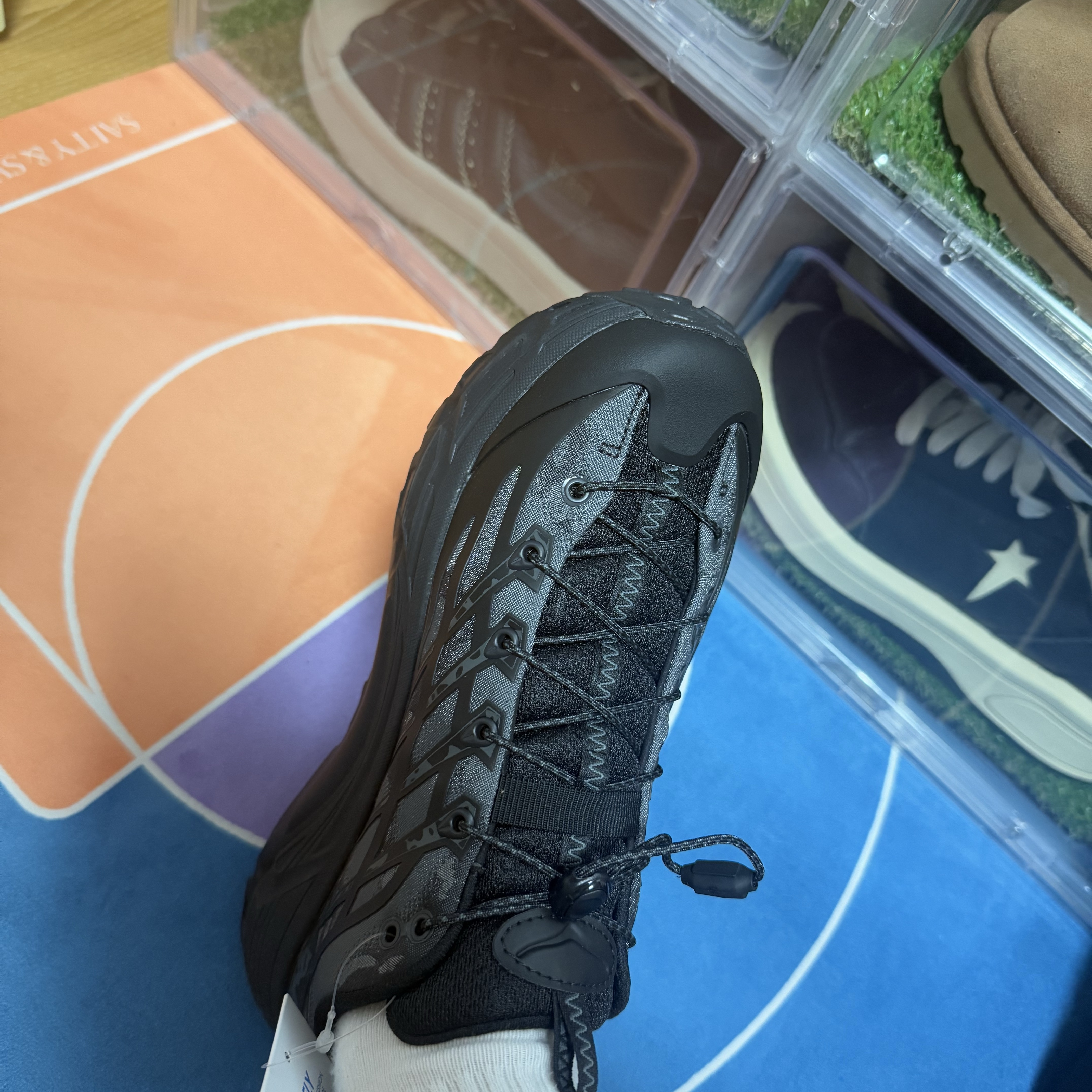 Hoka Mafate Three2 Tech Stealth Black 착용 스타일