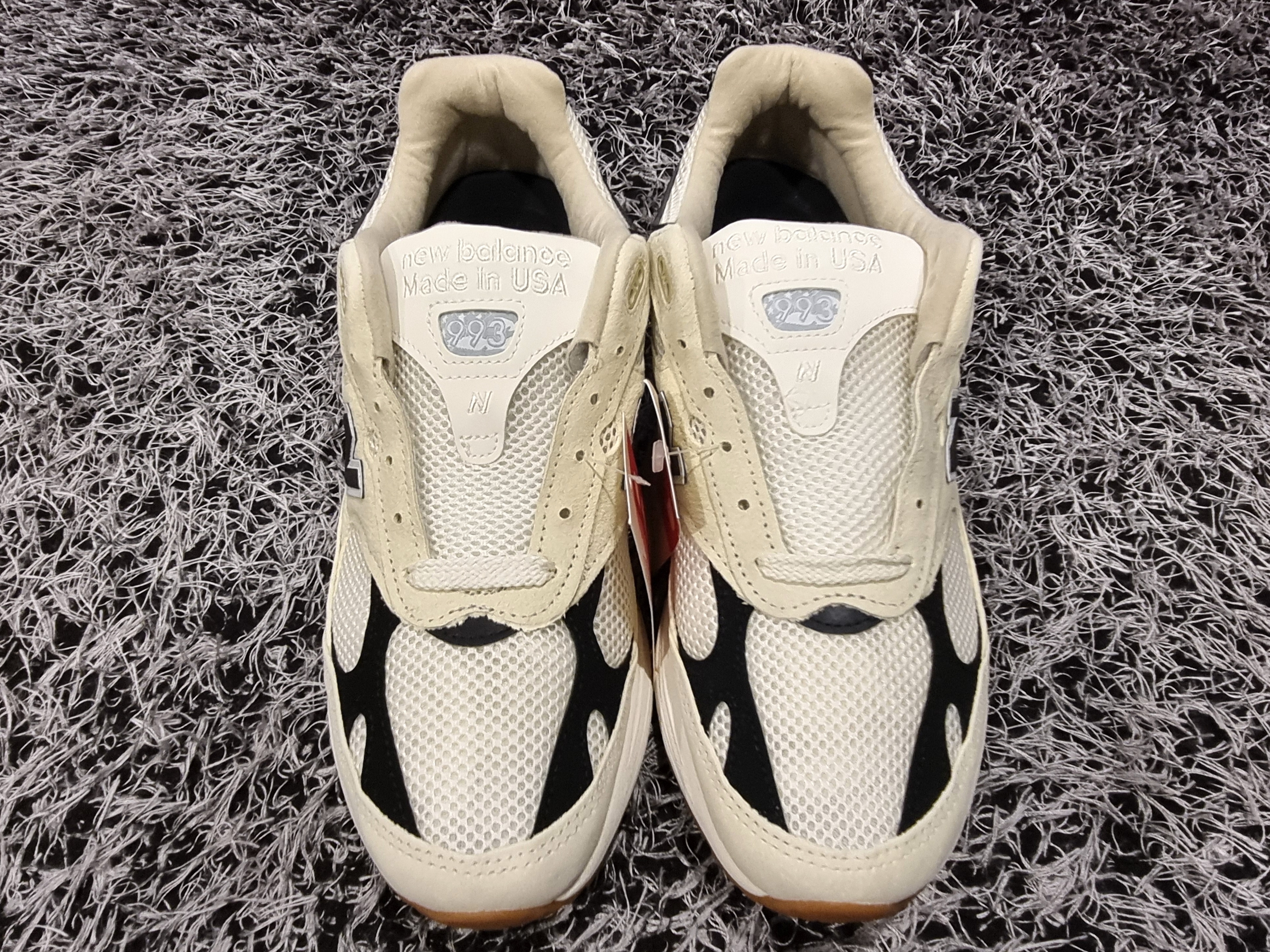 New Balance 993 Made in USA Sea Salt Black 착용 스타일 - 4