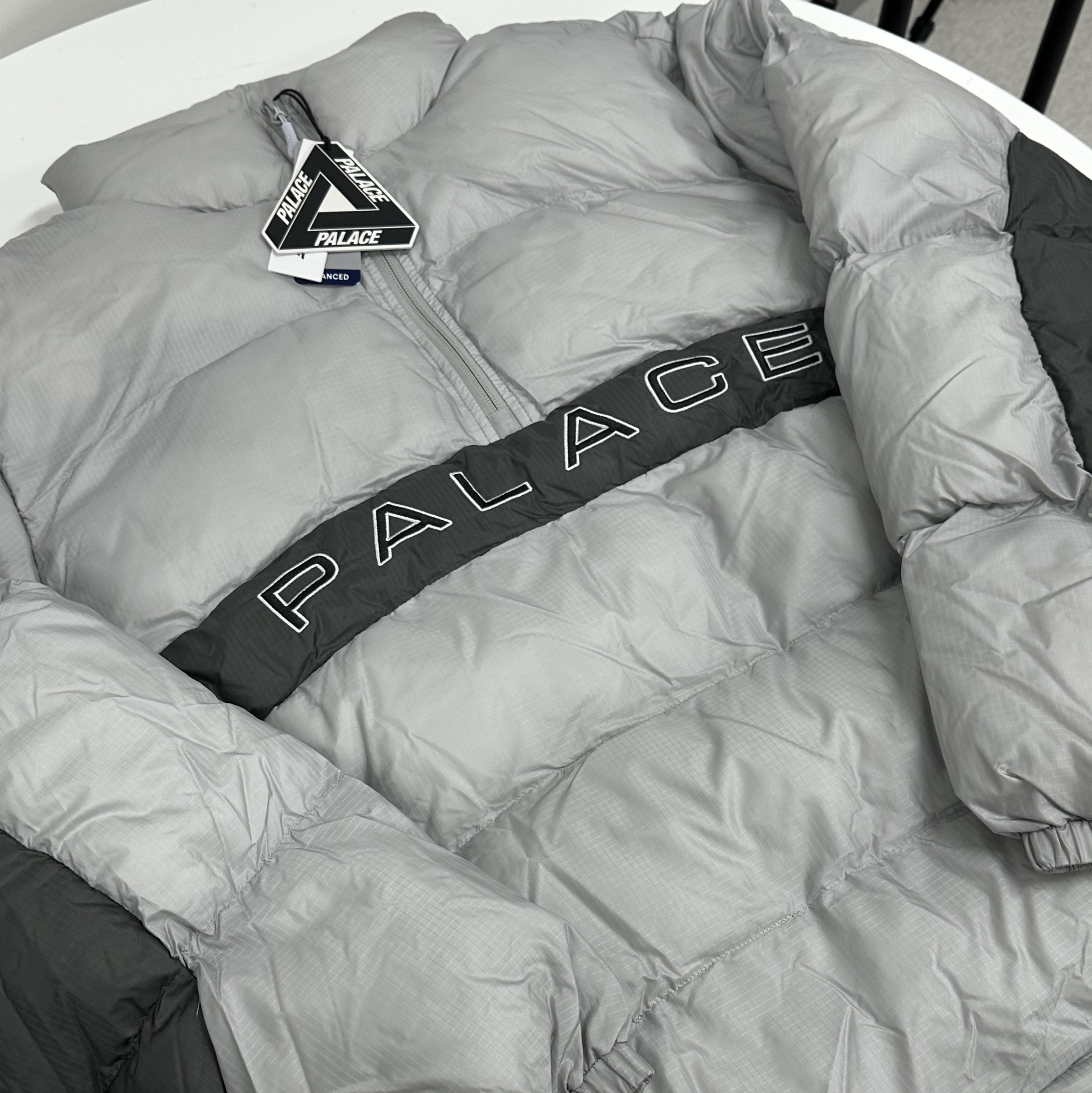 Palace Ripstop Arc Puffa Grey - 23FW 착용 스타일