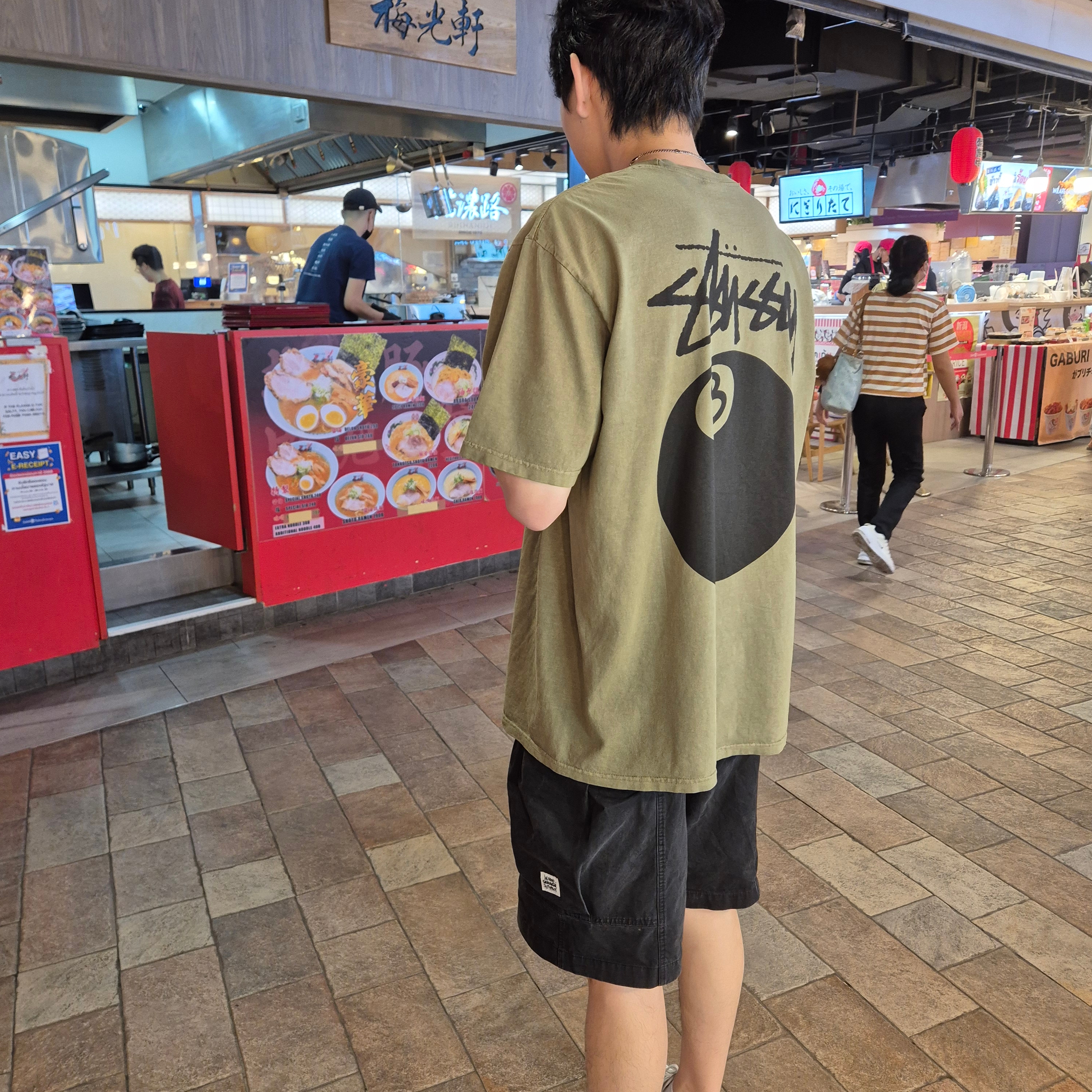Stussy 8 Ball Pigment Dyed T-Shirt Olive 착용 스타일 - 2