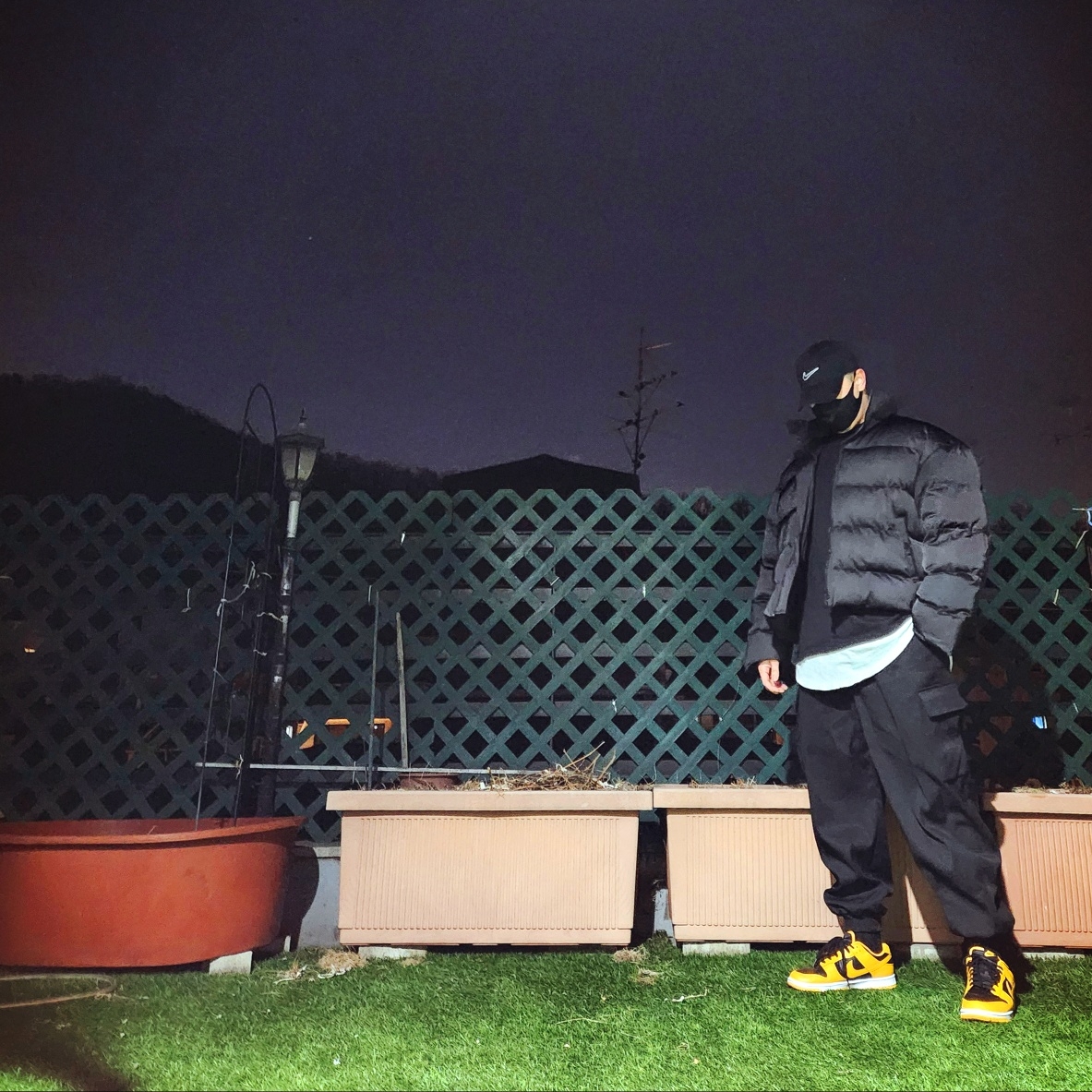 Nike Club Unstructured Swoosh Cap Black, Nike Dunk Low Retro Championship Goldenrod 착용 스타일 - 1