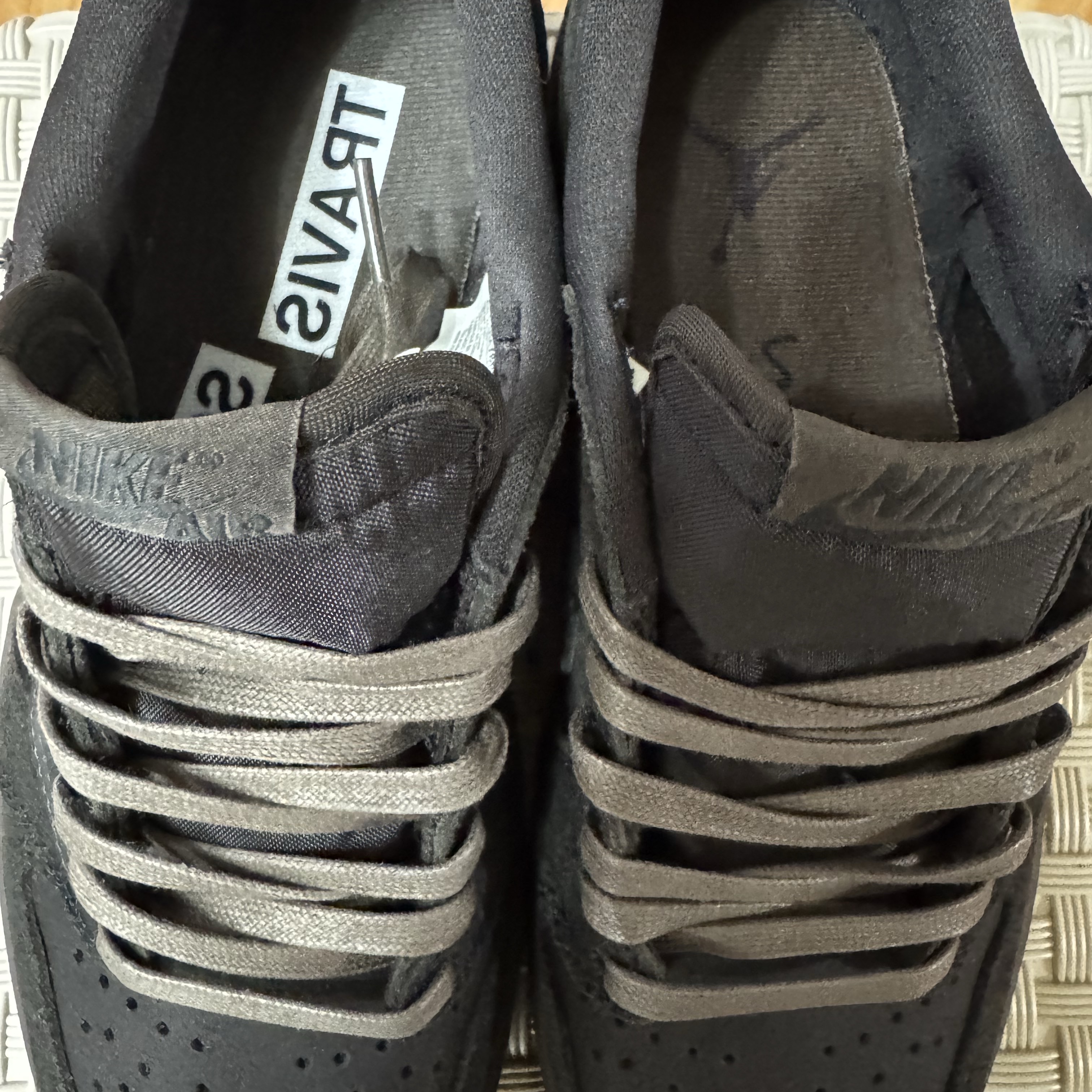 Jordan 1 x Travis Scott Retro Low OG SP Velvet Brown and Dark Mocha 착용 스타일 - 3