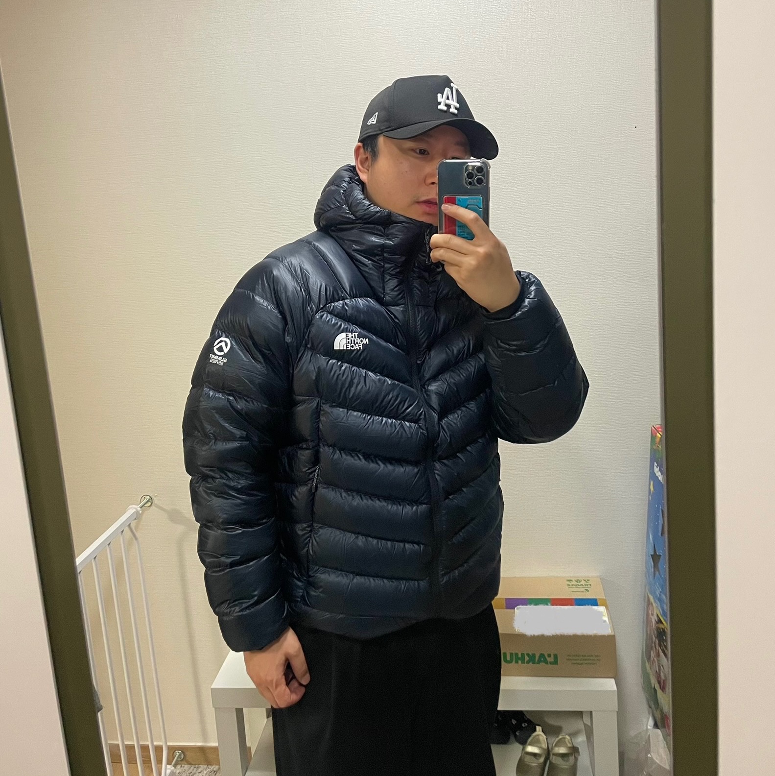 The North Face Summit Mattehorn RDS Down Jacket Indigo, The North Face 1996 Eco Nuptse Jacket Black 착용 스타일 - 1