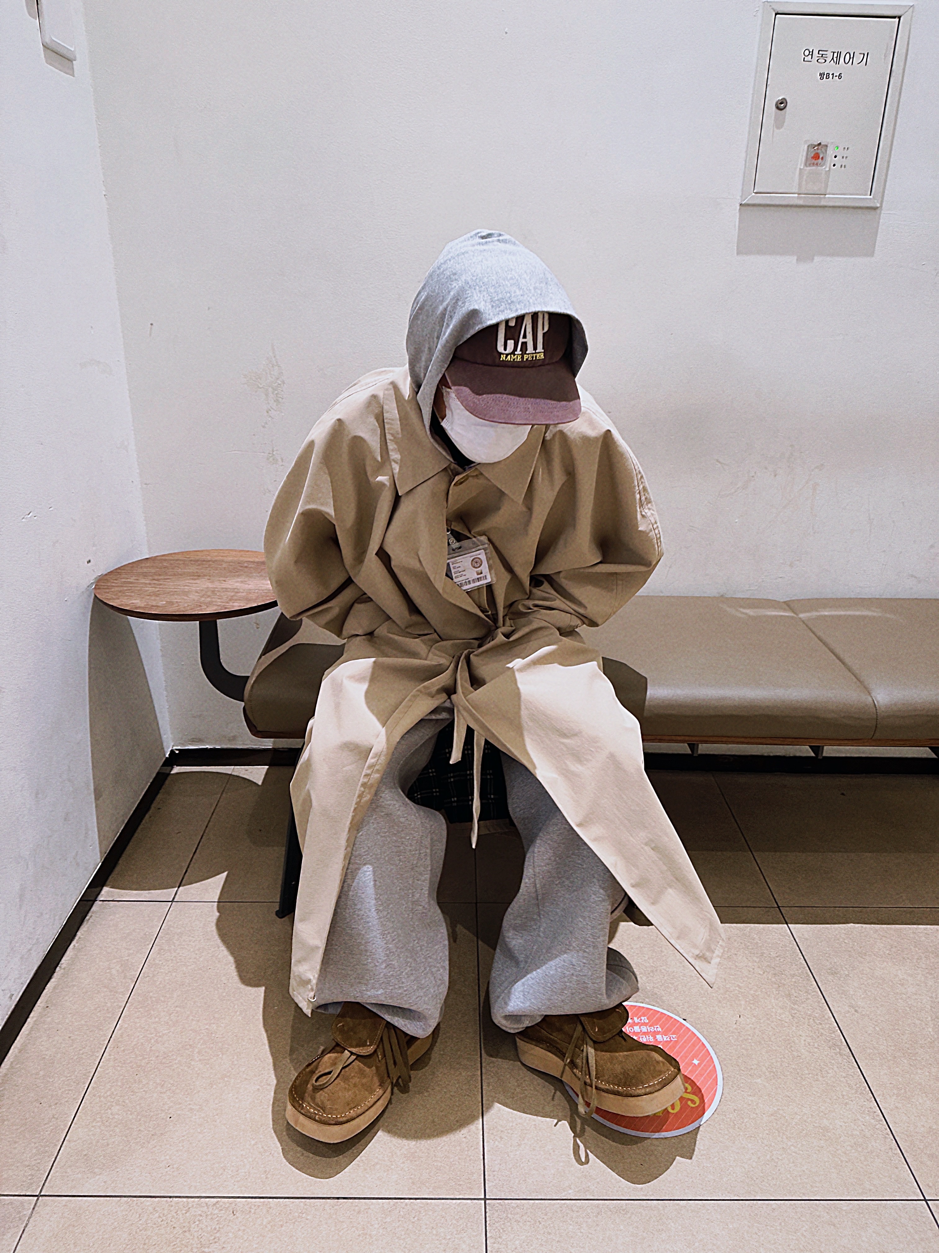 STU Hook Dolman Coat Beige with Name Tag, Nonnod Scuba Pajama Pants Grey 착용 스타일 - 5
