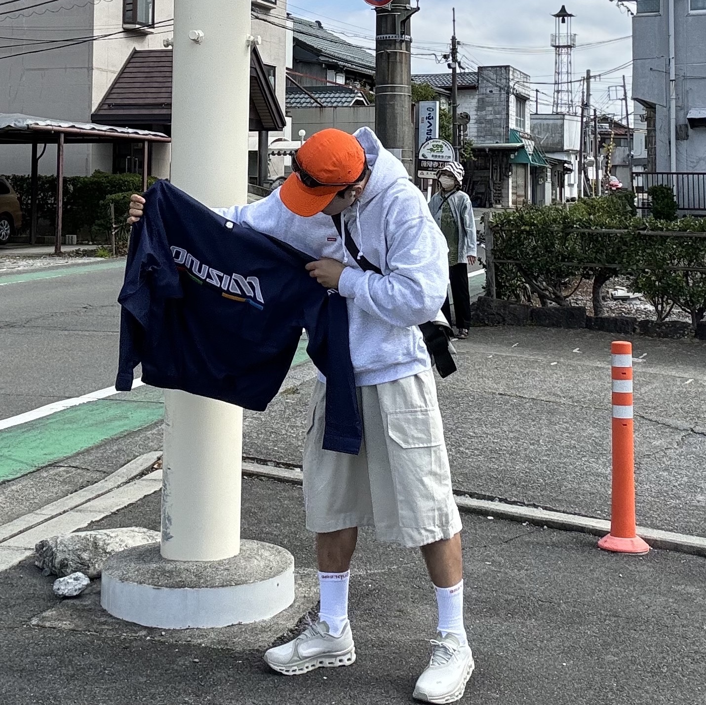 Supreme x Barbour Waxed Cotton Camp Cap Orange - 20SS, On Running x Post Archive Faction (Paf) Cloudmonster 2 Moondust Chalk 착용 스타일