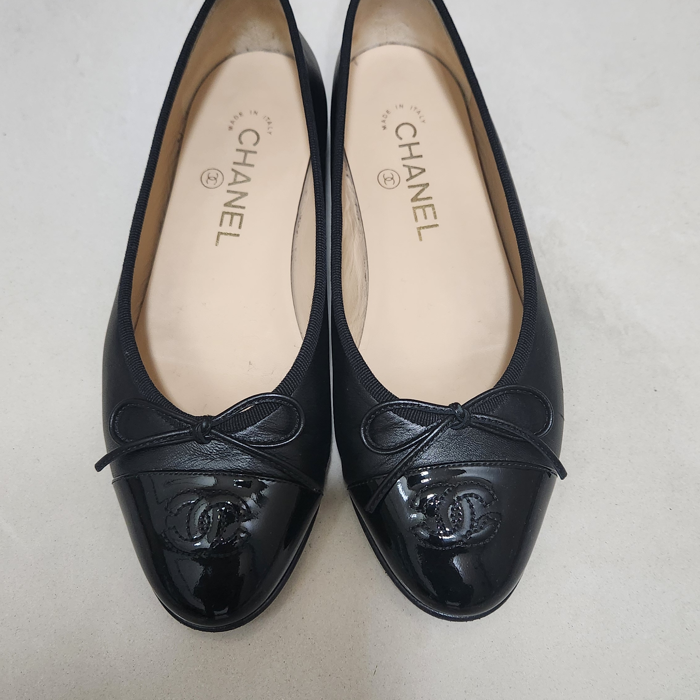 (W) Chanel Ballerina Flat Lambskin Patent Calfskin & Black 착용 스타일