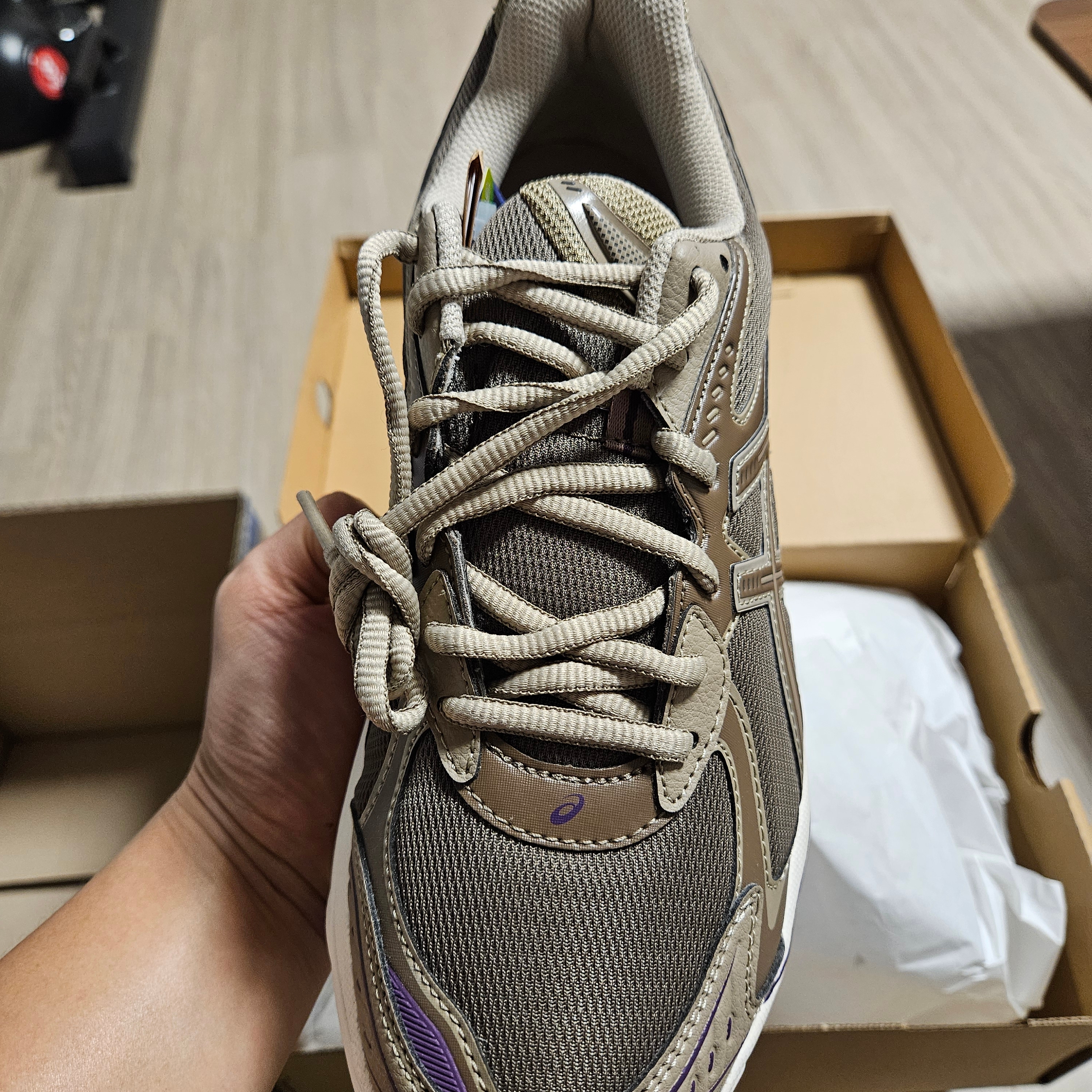 Asics GT-2160 Dark Taupe Taupe Grey 착용 스타일