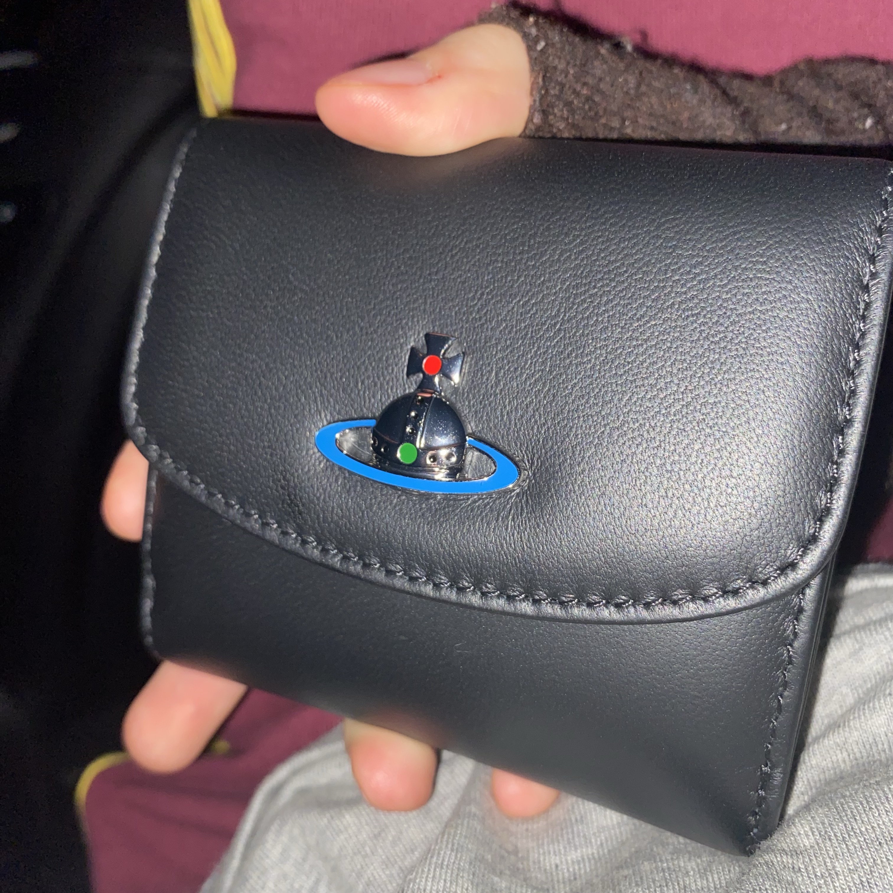 Vivienne Westwood Nappa Leather Small Wallet Black 착용 스타일