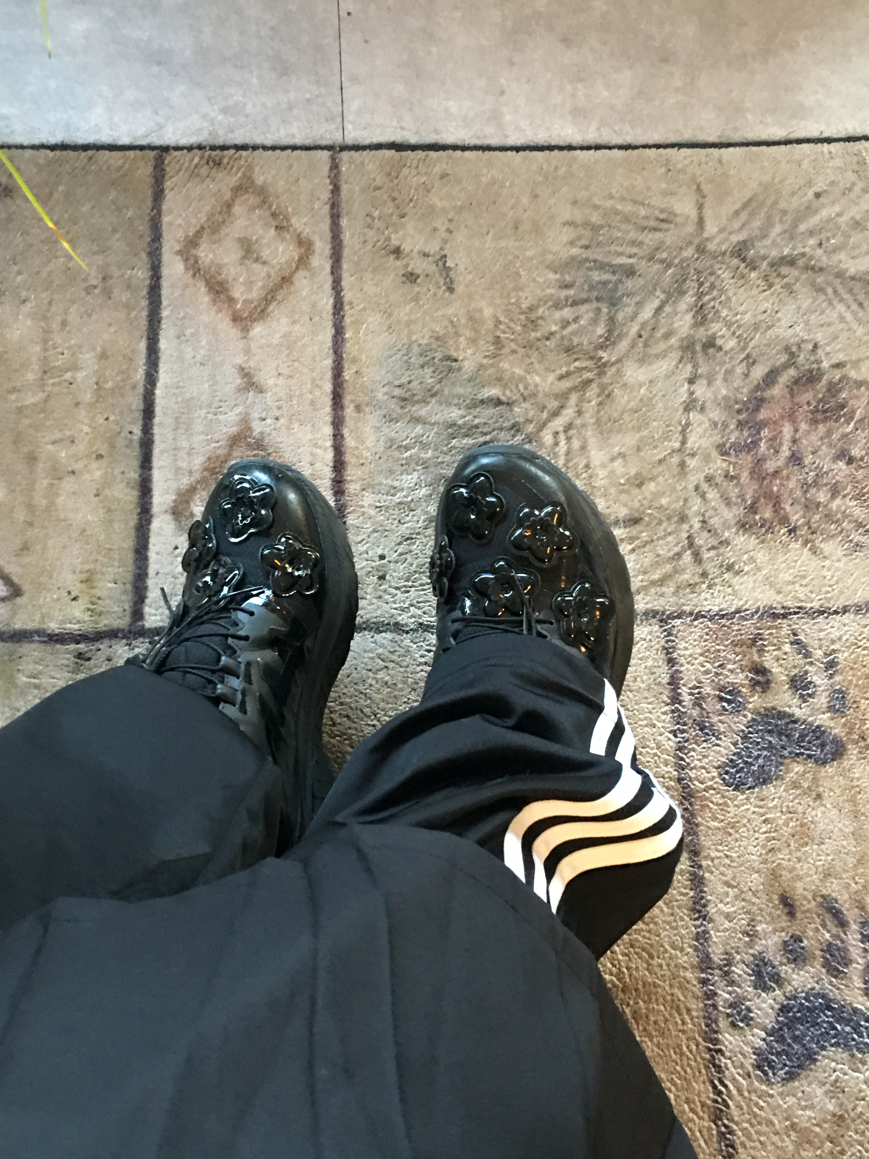 (W) Adidas Originals Firebird Loose Track Pants Black - KR Sizing, Supreme Boucle Small Box Sweater Navy - 24SS 착용 스타일 - 4