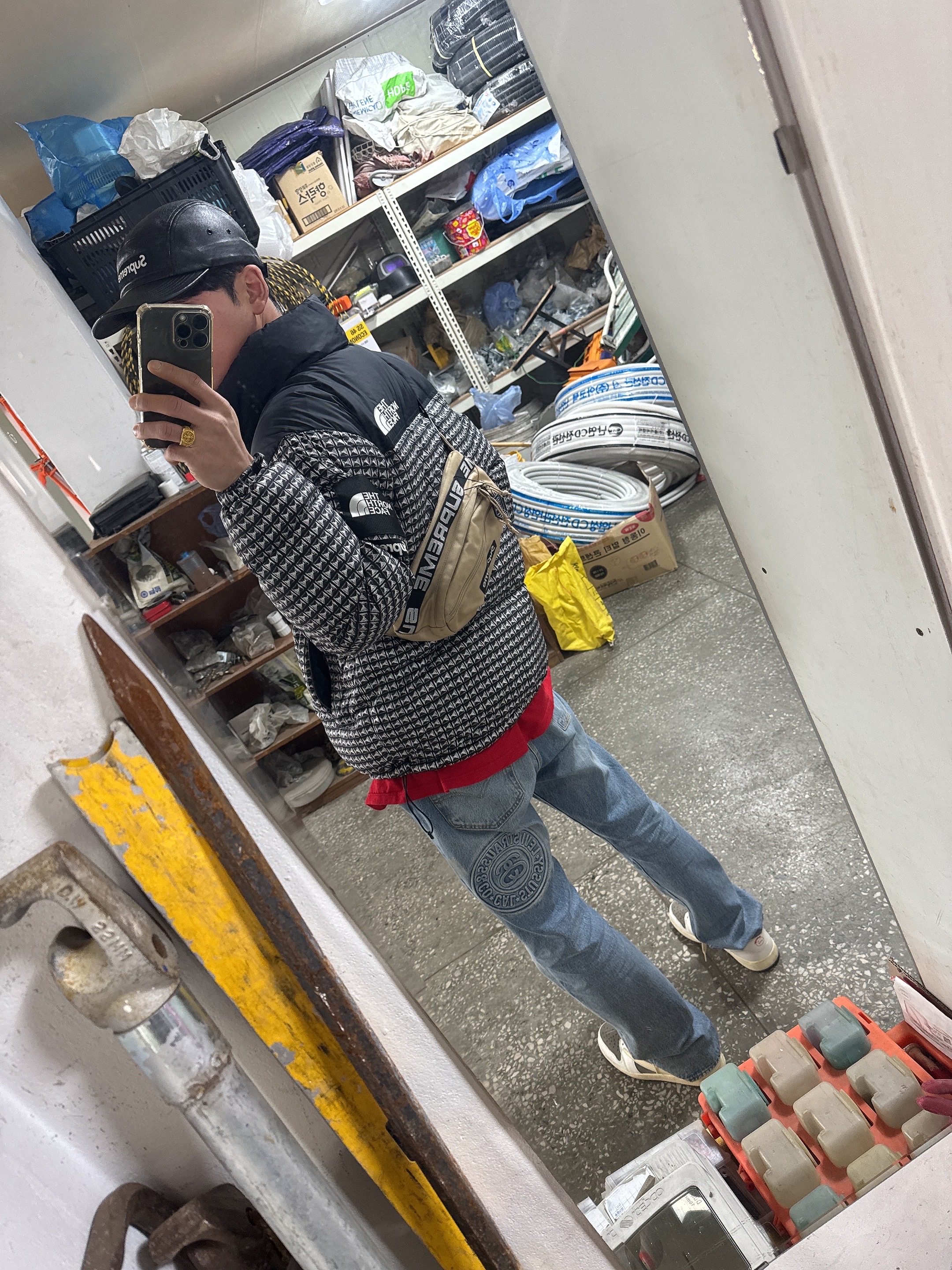 Supreme Leather Camp Cap Black - 21SS, Supreme x The North Face Studded Nuptse Jacket Black - 21SS 착용 스타일 - 3