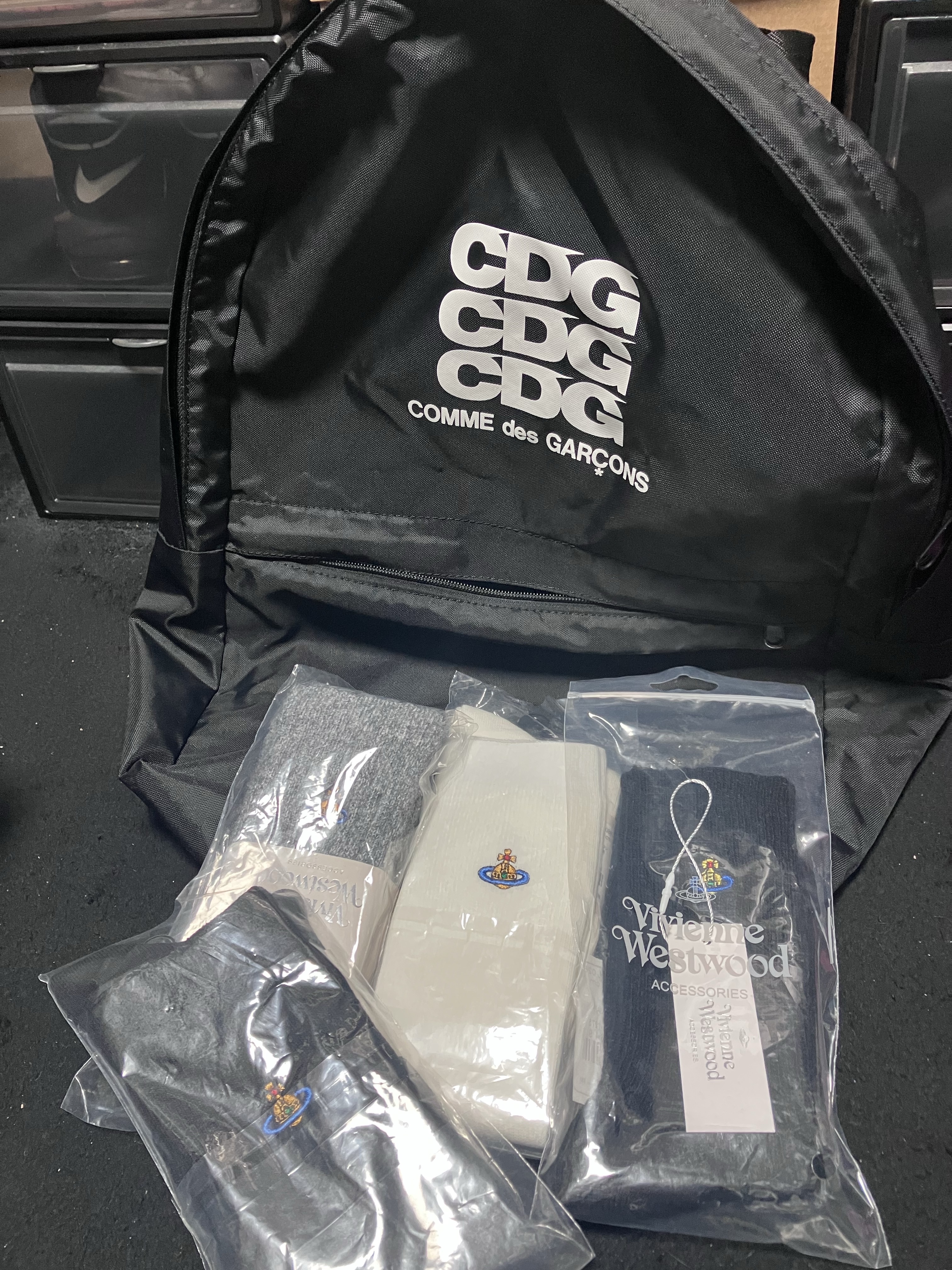 CDG Backpack Black 착용 스타일