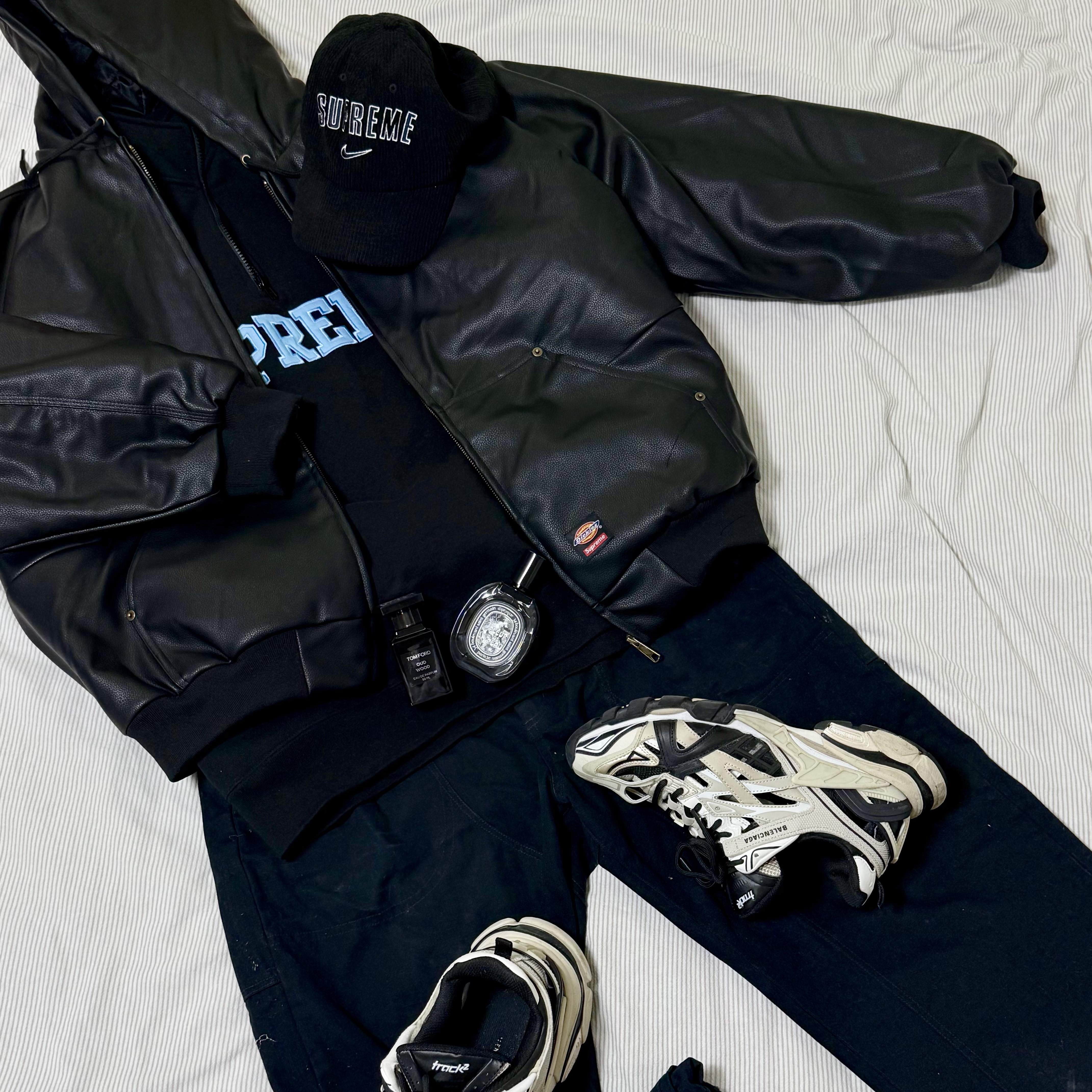 Supreme x Dickies Hooded Leather Work Jacket Black - 24FW, Supreme Collegiate Half Zip Pullover Black - 24FW 착용 스타일