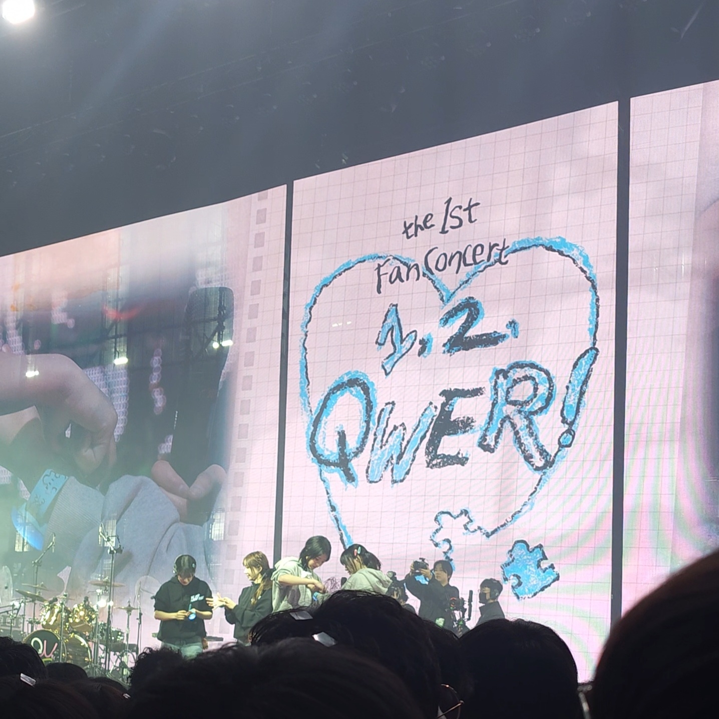 QWER The 1st Fan Concert [1, 2, QWER!]_SUN 착용 스타일